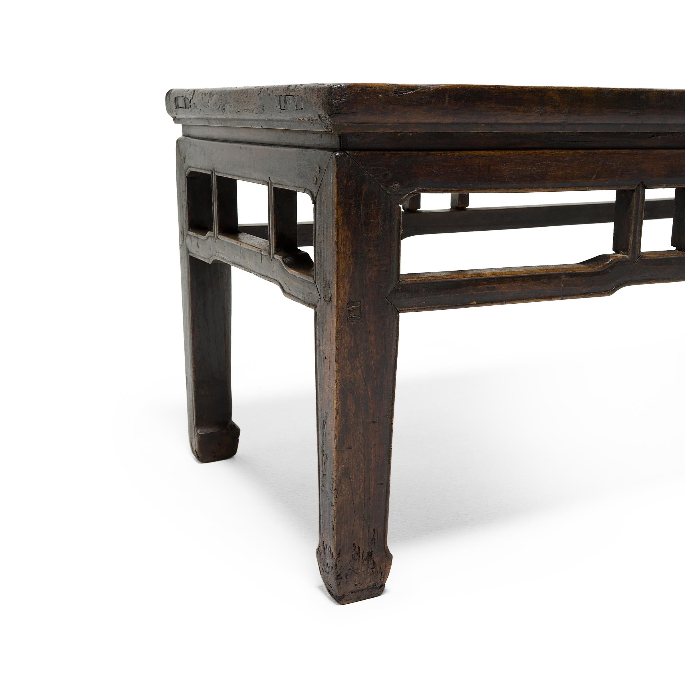 Chinese Low Kang Table, circa 1800 In Good Condition In Chicago, IL
