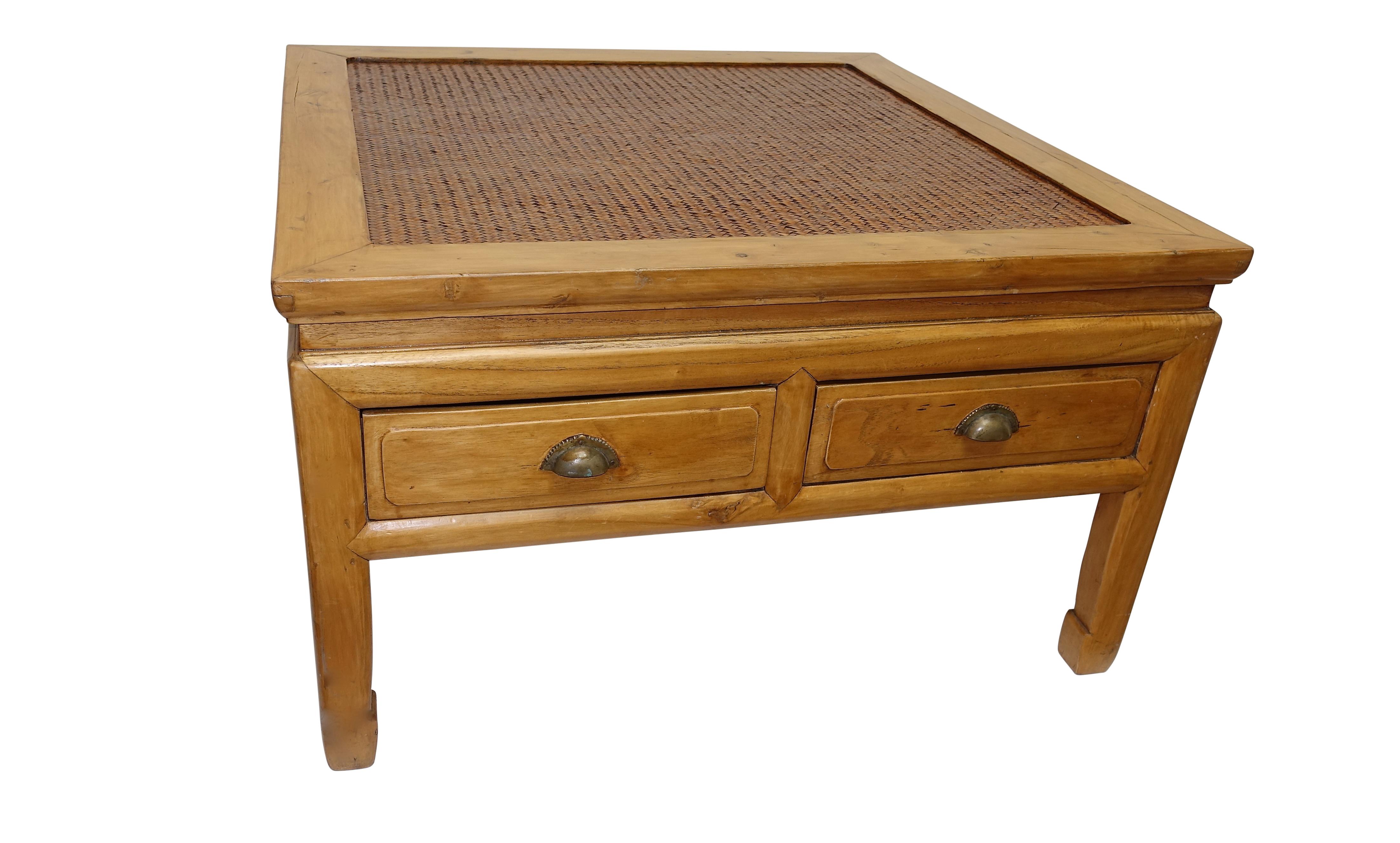 Une table basse avec un panneau tissé inséré dans la surface supérieure et ayant deux tiroirs, Chine, fin du 19e-début du 20e siècle.