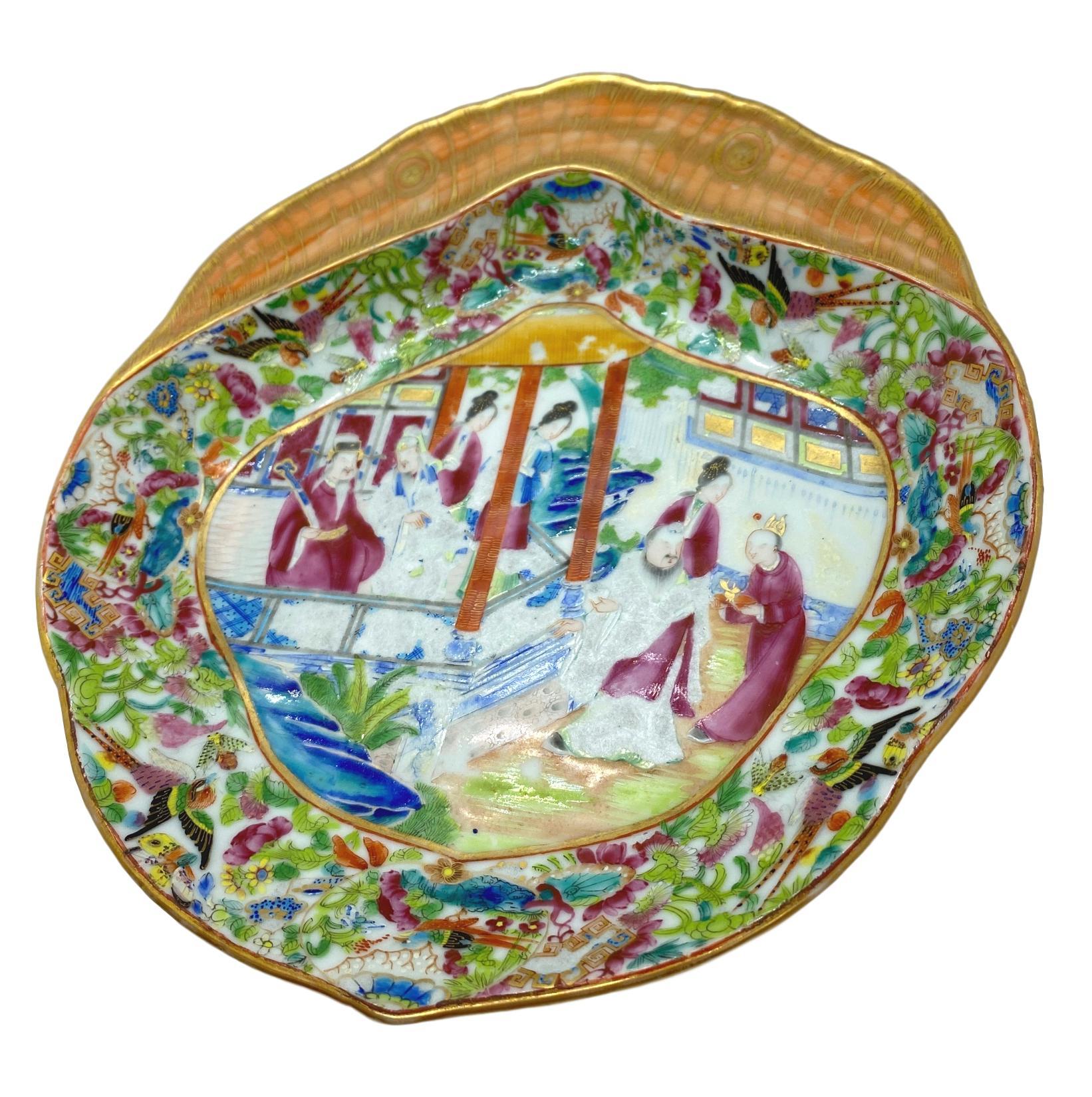 Chinese Export Porcelain Rose Mandarin Shell-Form Shrimp Dish, also known as a nappie or dessert dish, circa 1820, the shaped bowl with vividly enameled glazes and detailed gilding, with an elaborately gilded and enameled molded flange handle or