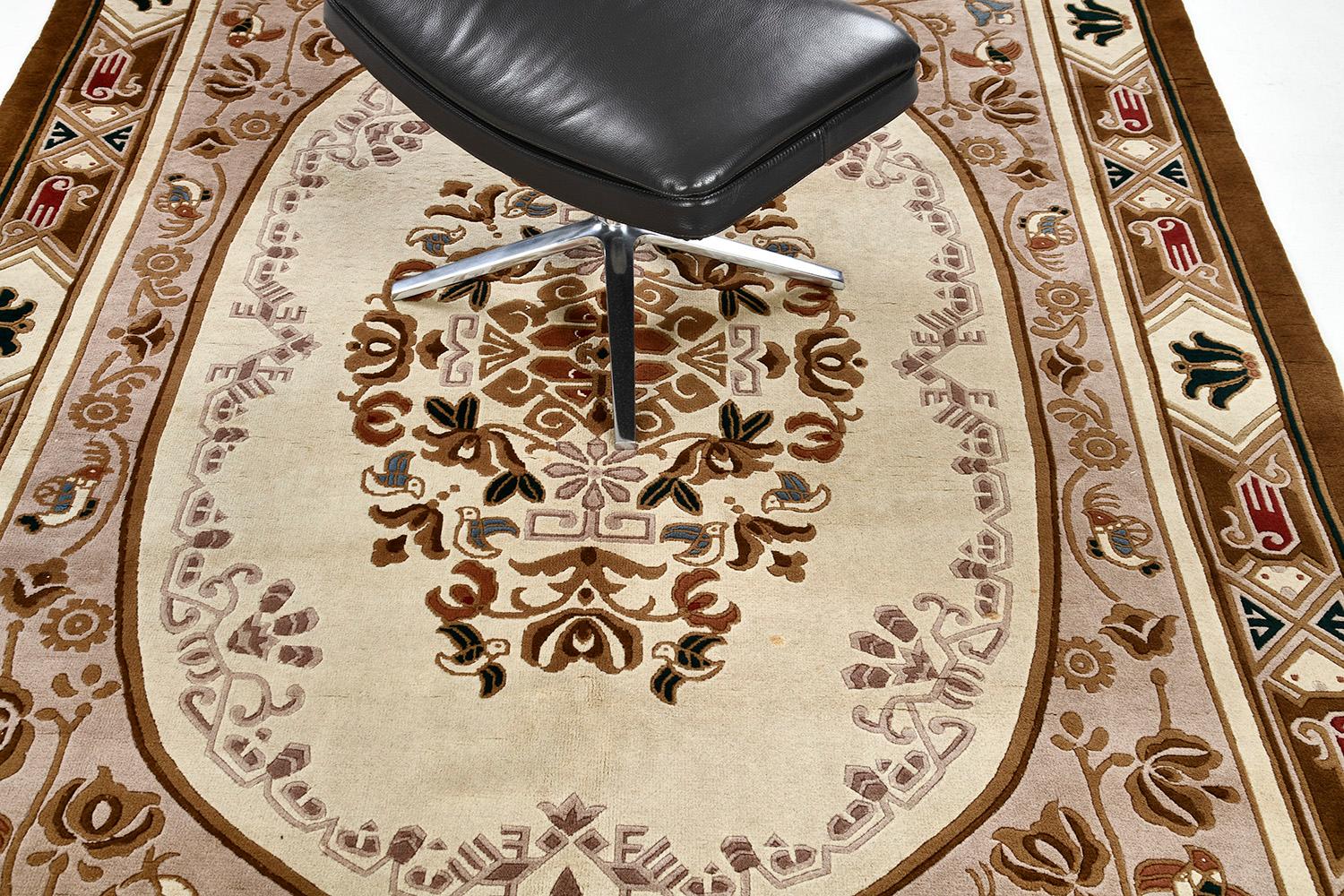 Contemporary Chinese Medallion Design Rug For Sale