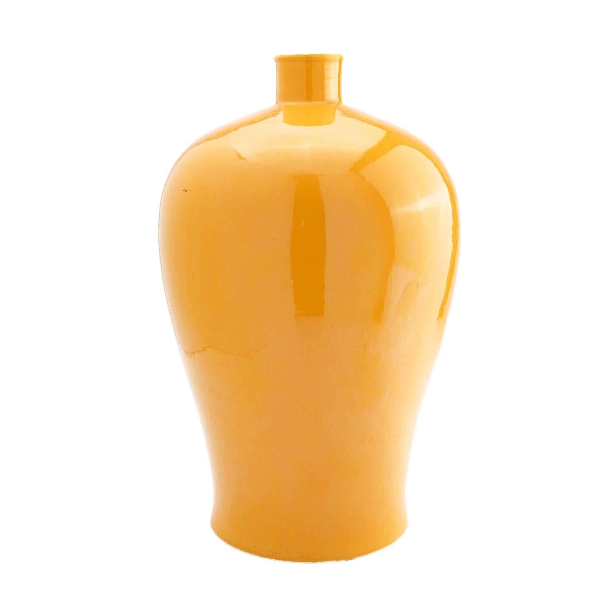 Chinese mei-ping form porcelain vase in Imperial yellow, c. 1912-1949 In Good Condition For Sale In Kenilworth, IL
