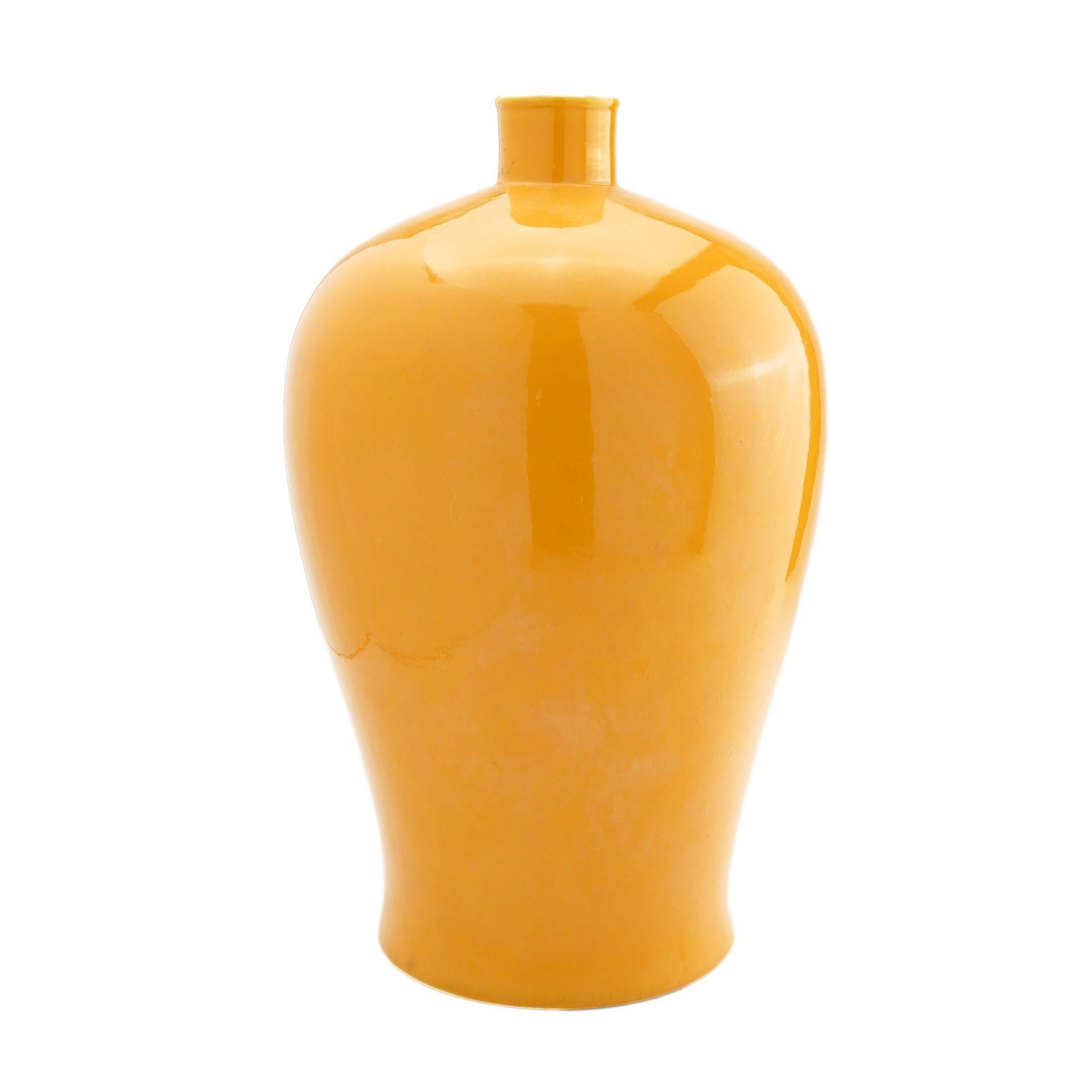 Chinese mei-ping form porcelain vase in Imperial yellow, c. 1912-1949 For Sale 1