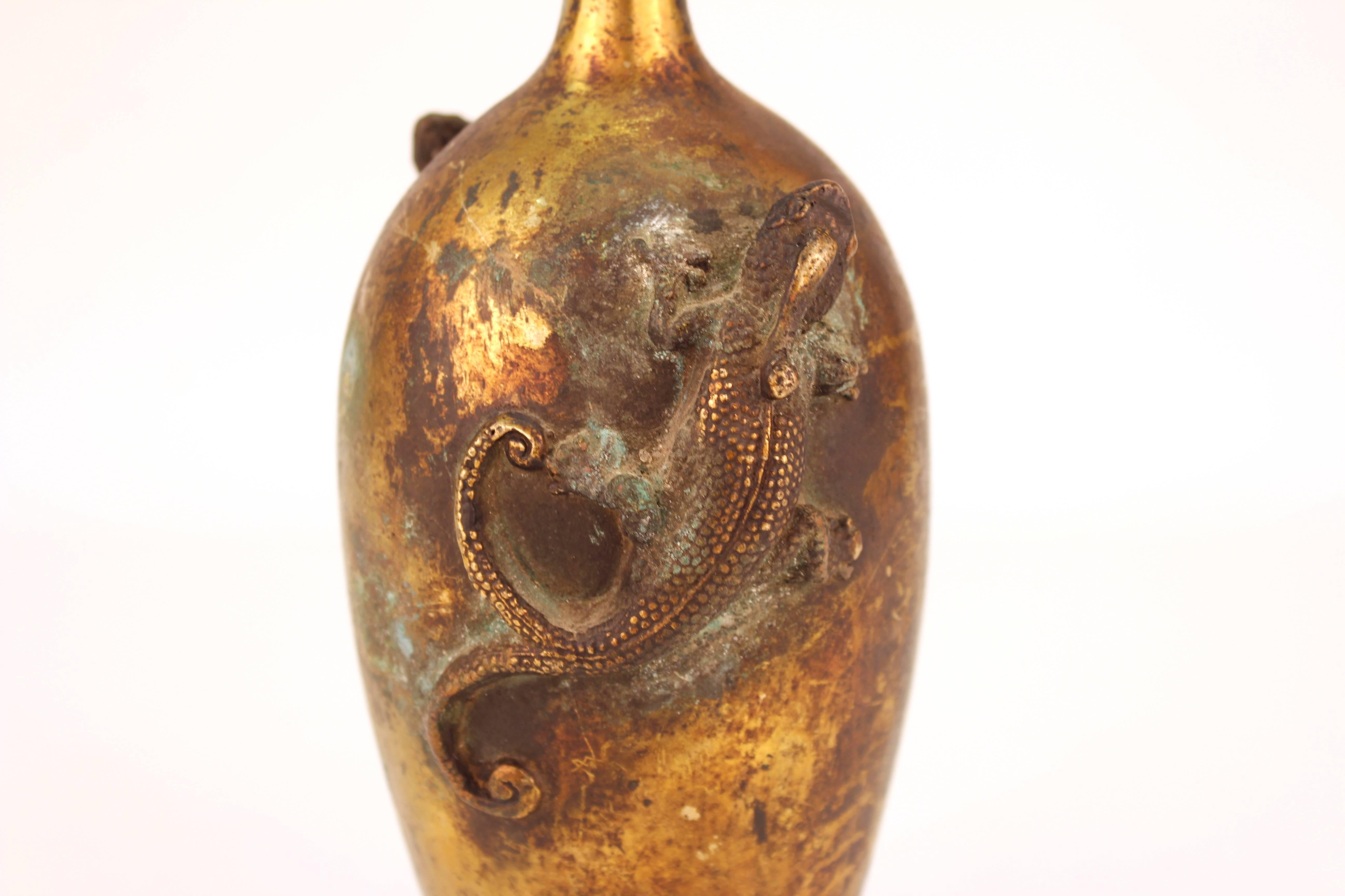 Chinese Meiping Vase in Gilt Bronze with Pair of Applied Salamanders In Good Condition In New York, NY