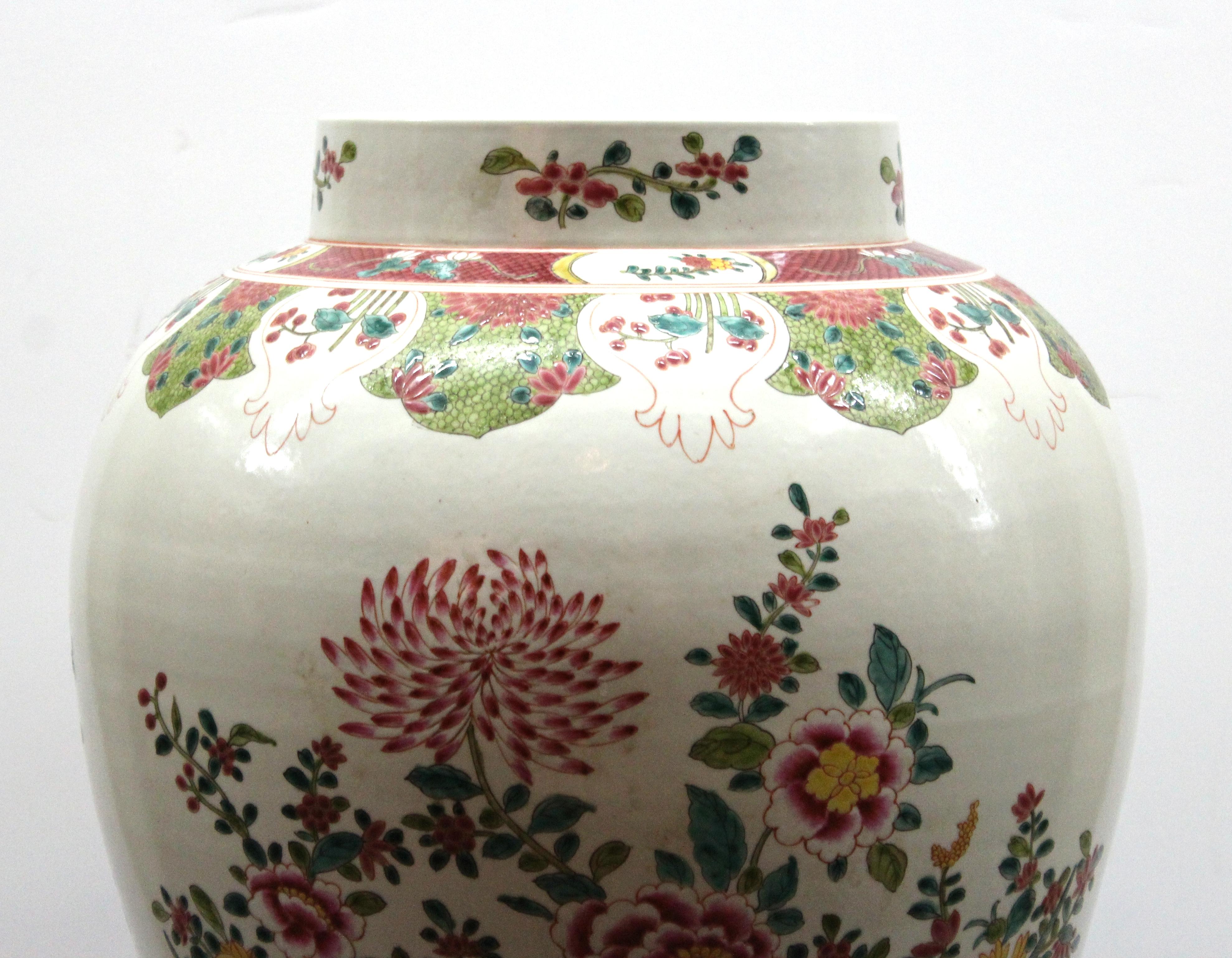 Large Chinese Famille Rose Porcelain Vase  For Sale 6