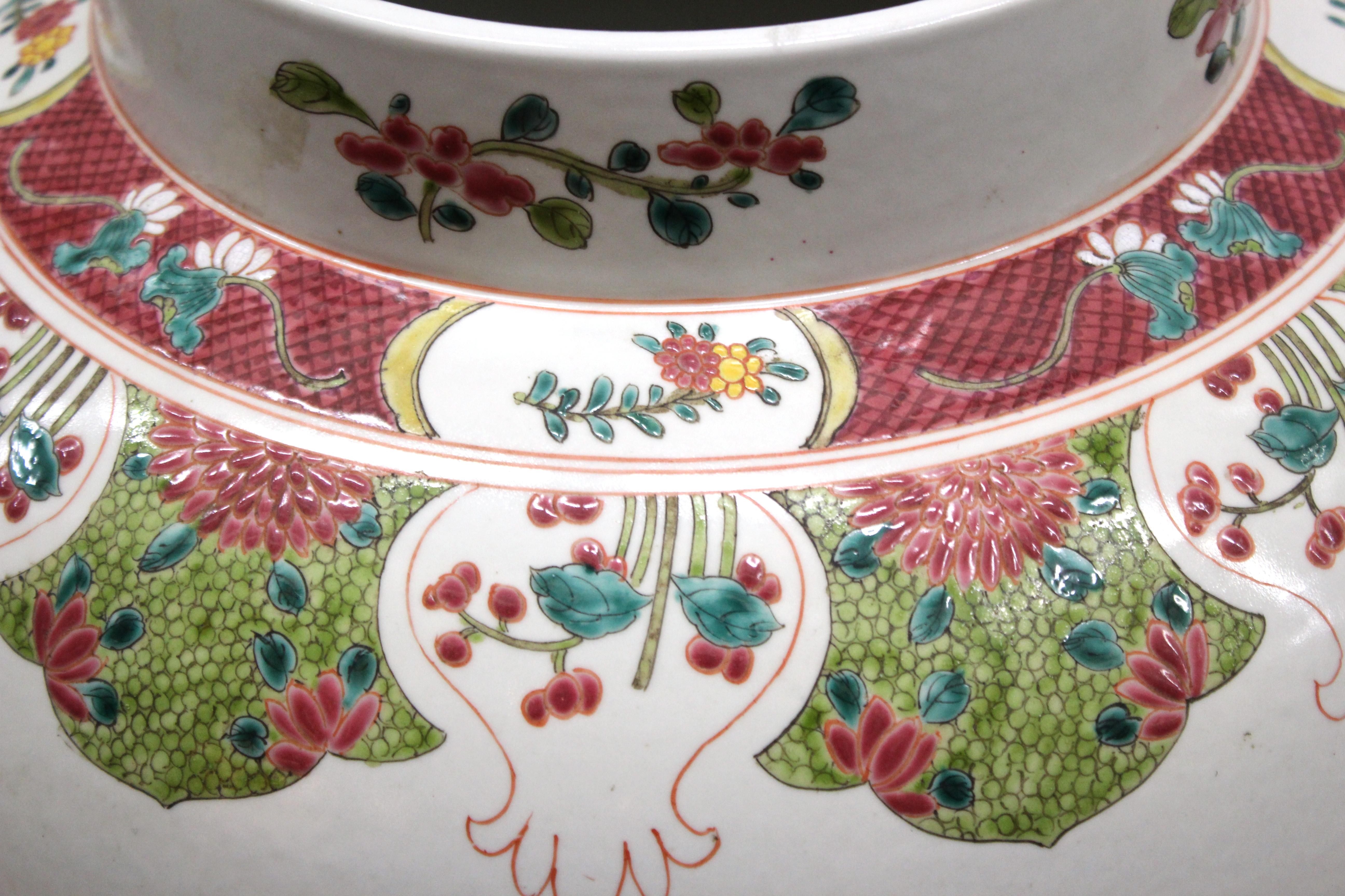 Large Chinese Famille Rose Porcelain Vase  For Sale 9