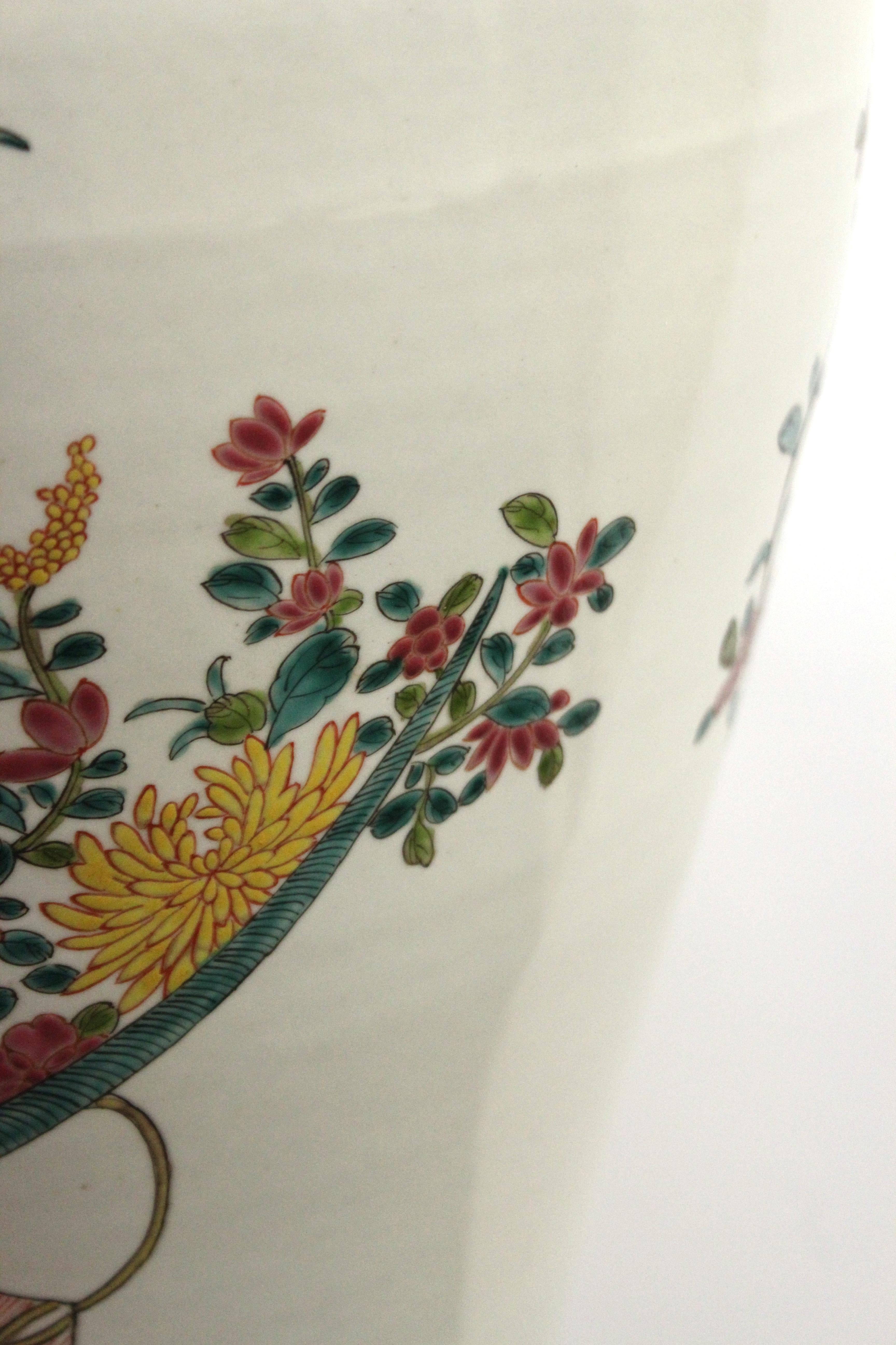 Large Chinese Famille Rose Porcelain Vase  For Sale 10