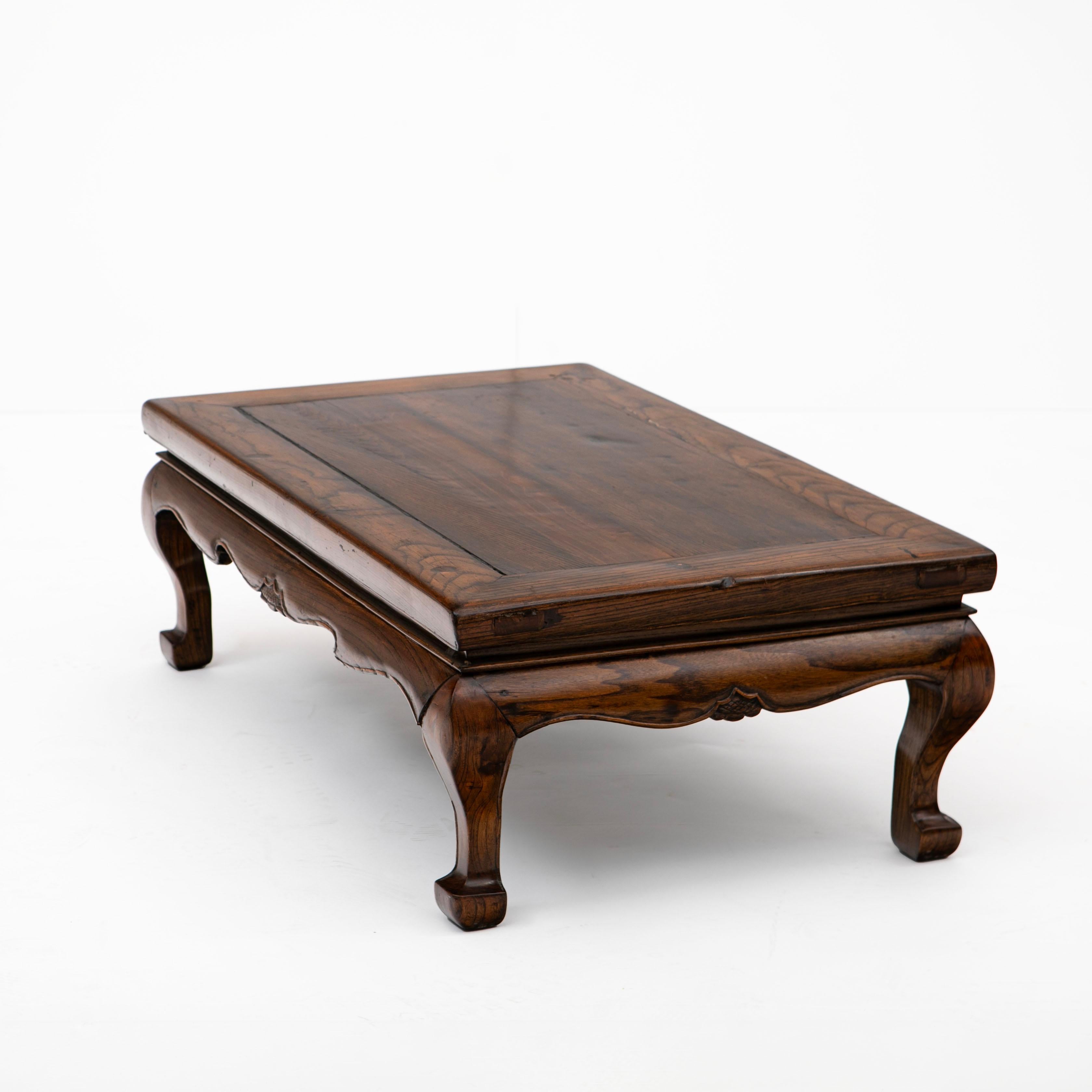 Laqué Table basse / Kang chinoise du milieu du 19ème siècle de la Dynastie Qing en vente