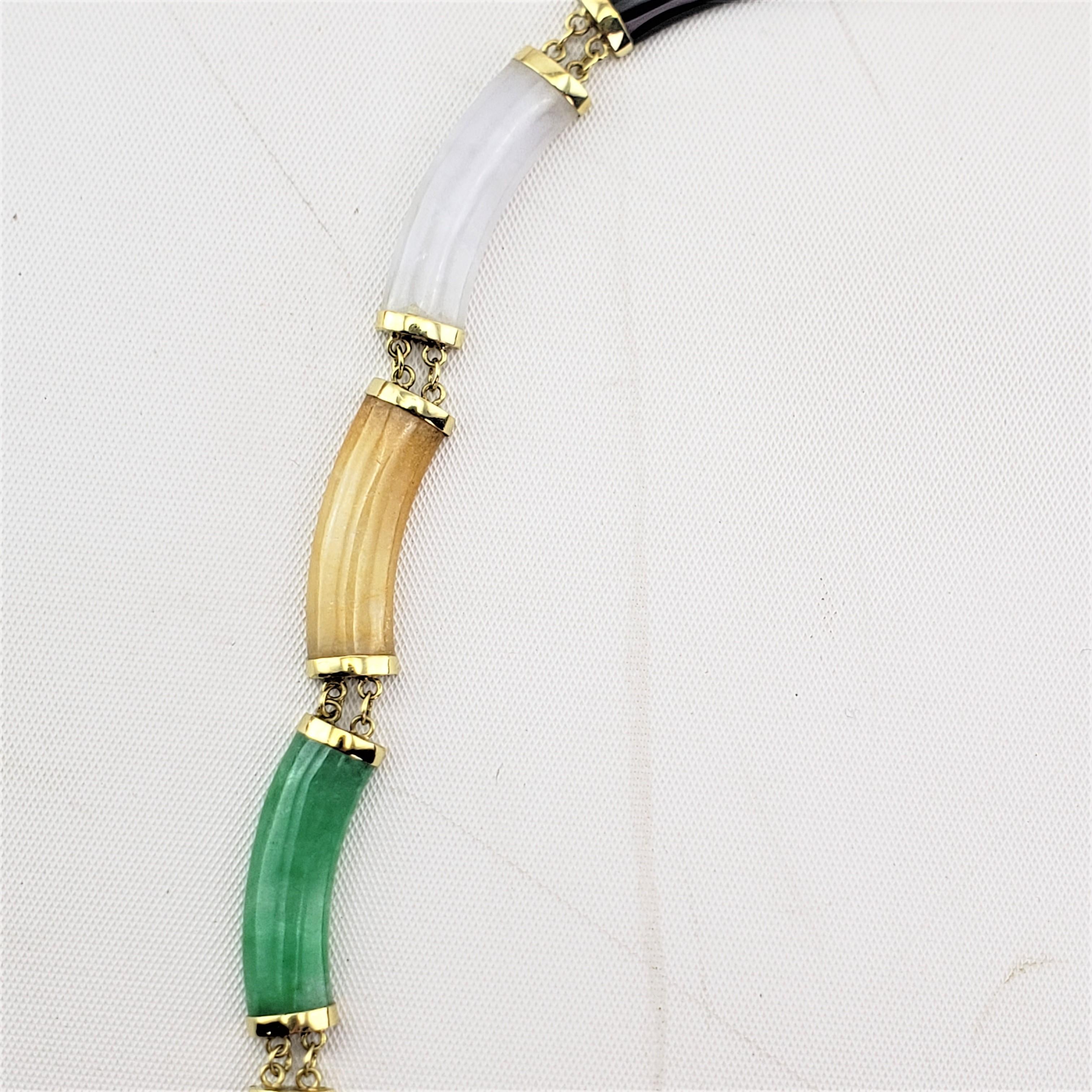 Chinesische Halskette aus der Mitte des Jahrhunderts aus 14 Karat Gelbgold und geschliffenem und poliertem Achat  im Zustand „Gut“ im Angebot in Hamilton, Ontario