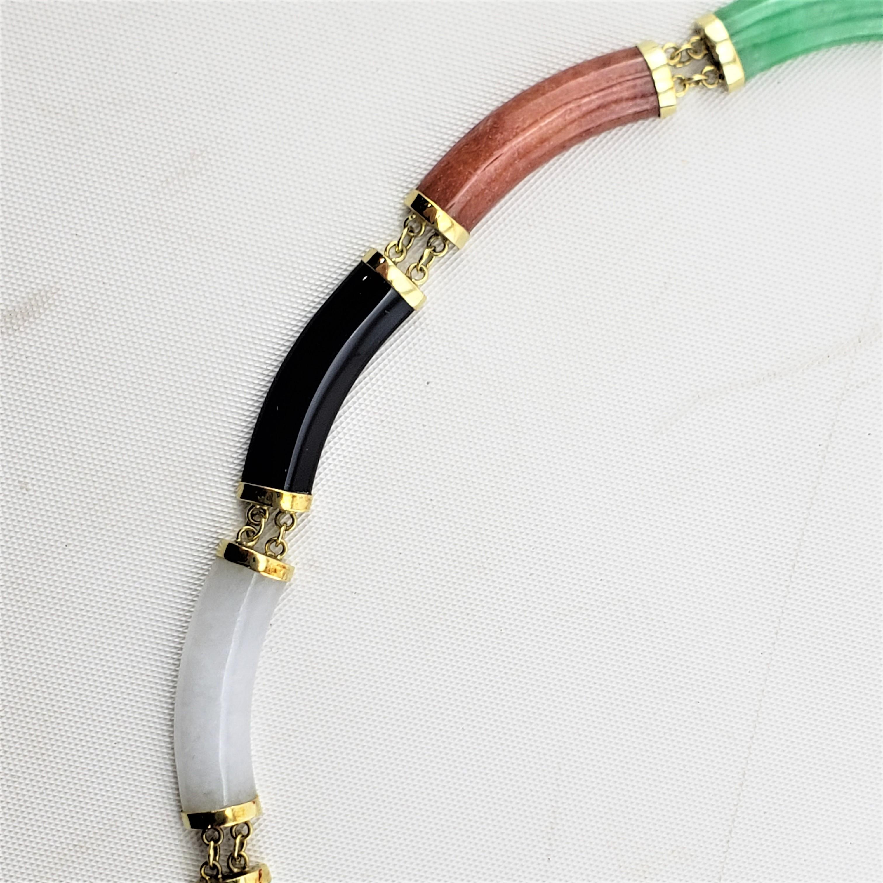 Chinesische Halskette aus der Mitte des Jahrhunderts aus 14 Karat Gelbgold und geschliffenem und poliertem Achat  (20. Jahrhundert) im Angebot