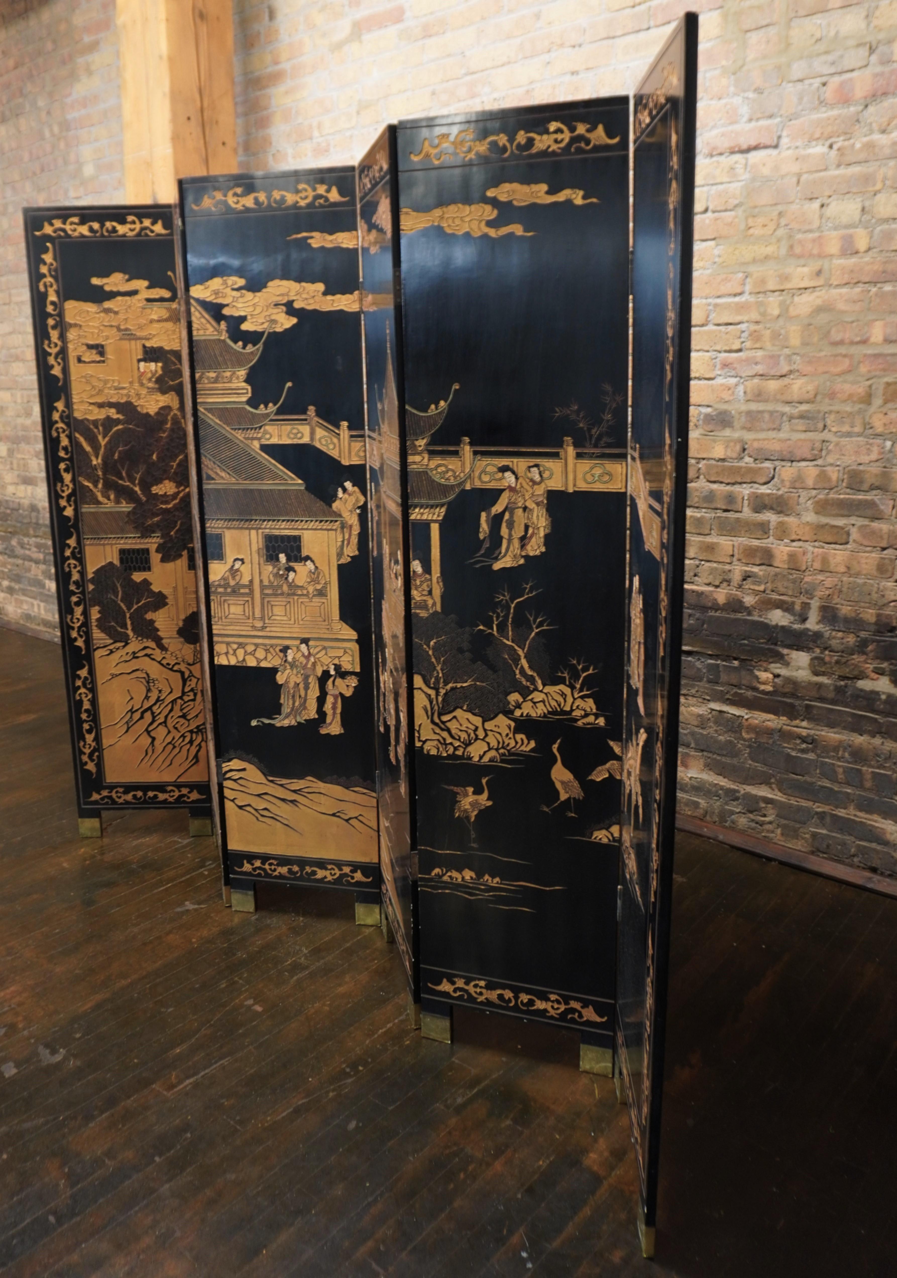 Chinoiseries Chinese Mid-Century Gilded Coromandel  Figural Folding Screen en vente