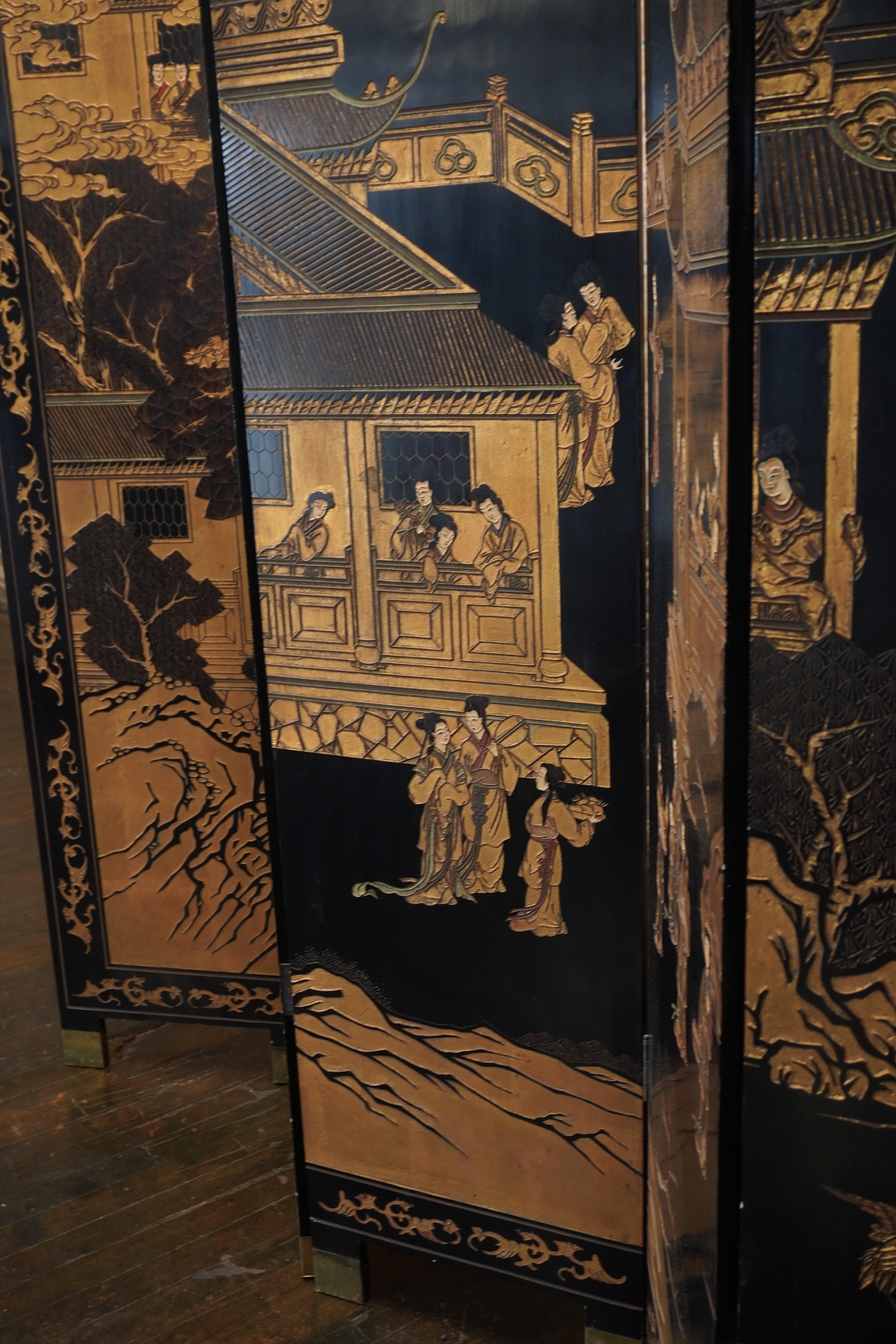 Chinois Chinese Mid-Century Gilded Coromandel  Figural Folding Screen en vente