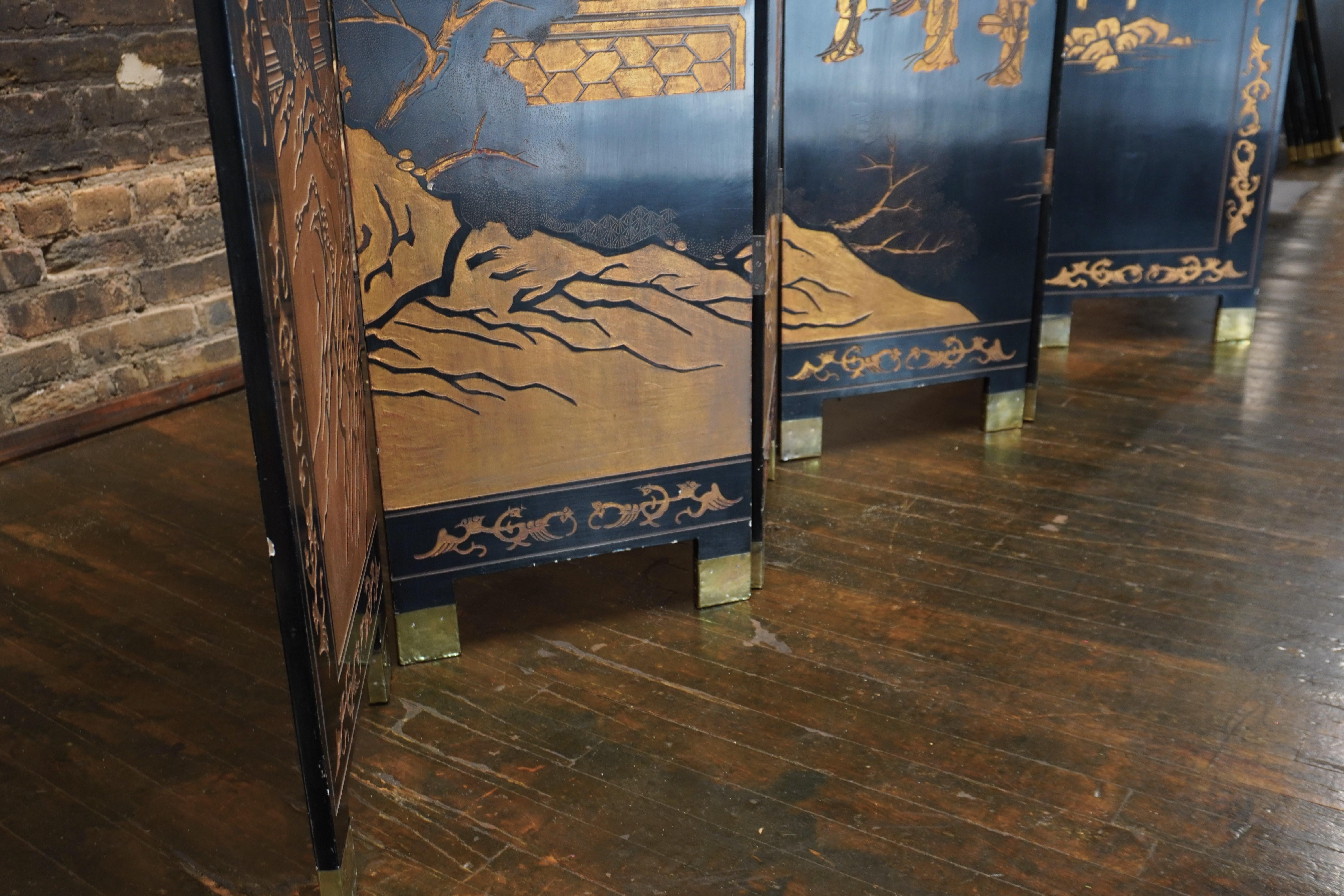 Chinese Mid-Century Gilded Coromandel  Figural Folding Screen Bon état - En vente à Chicago, IL