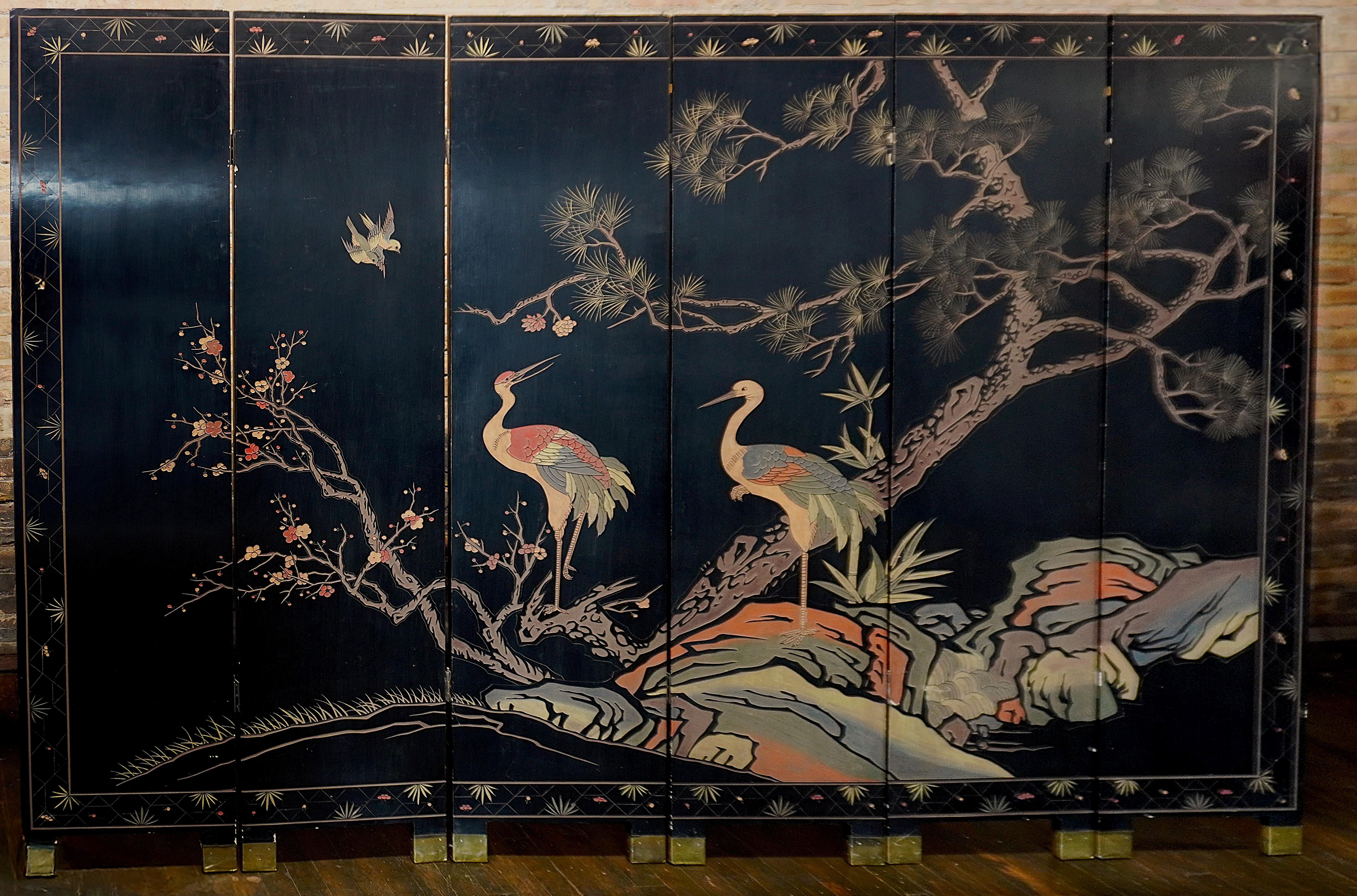 20ième siècle Chinese Mid-Century Gilded Coromandel  Figural Folding Screen en vente