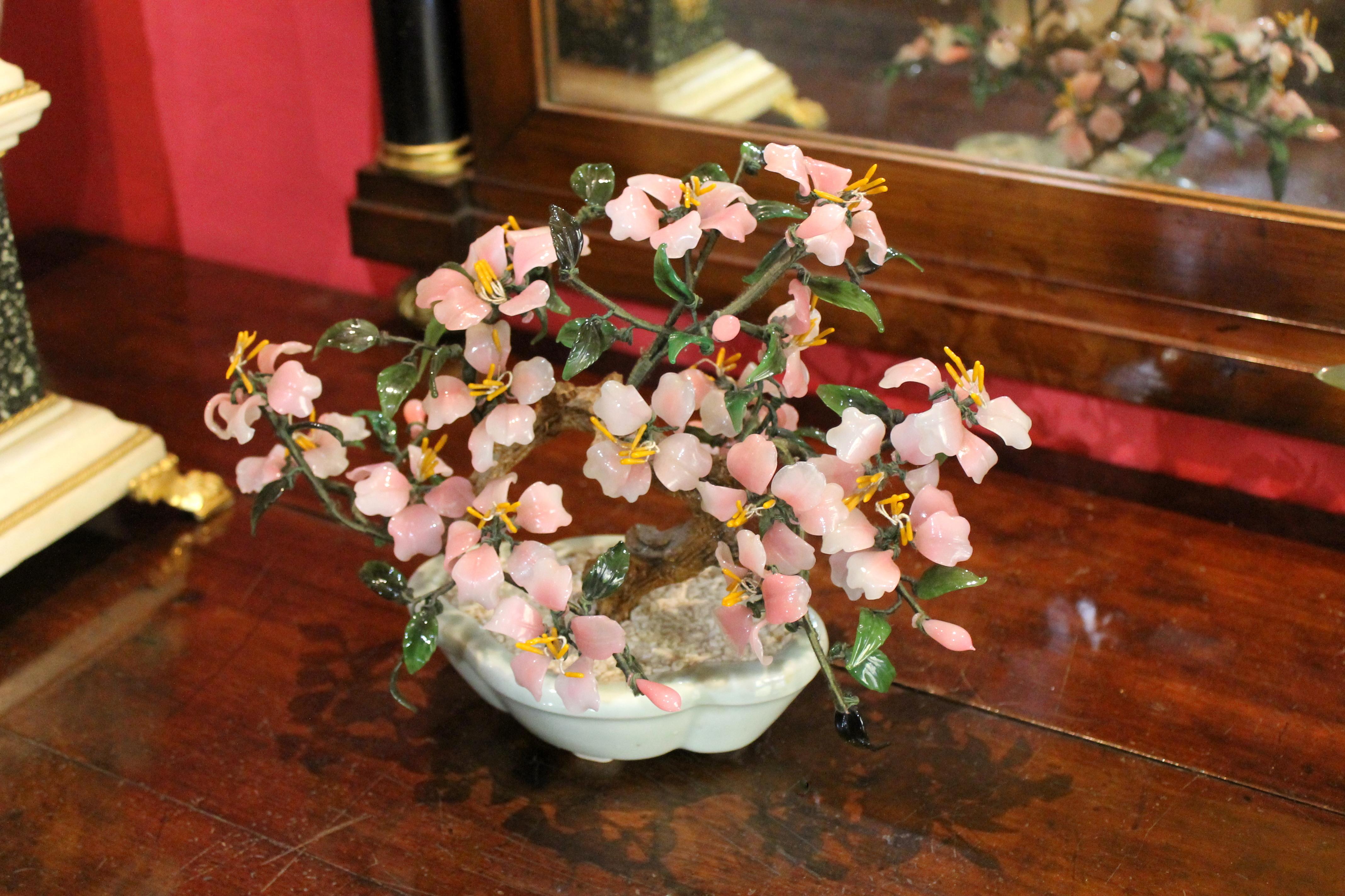 Chinese Mid-Century Modern Pink and Green Glass Fortune Tree in Porcelain Vase In Good Condition In Firenze, IT