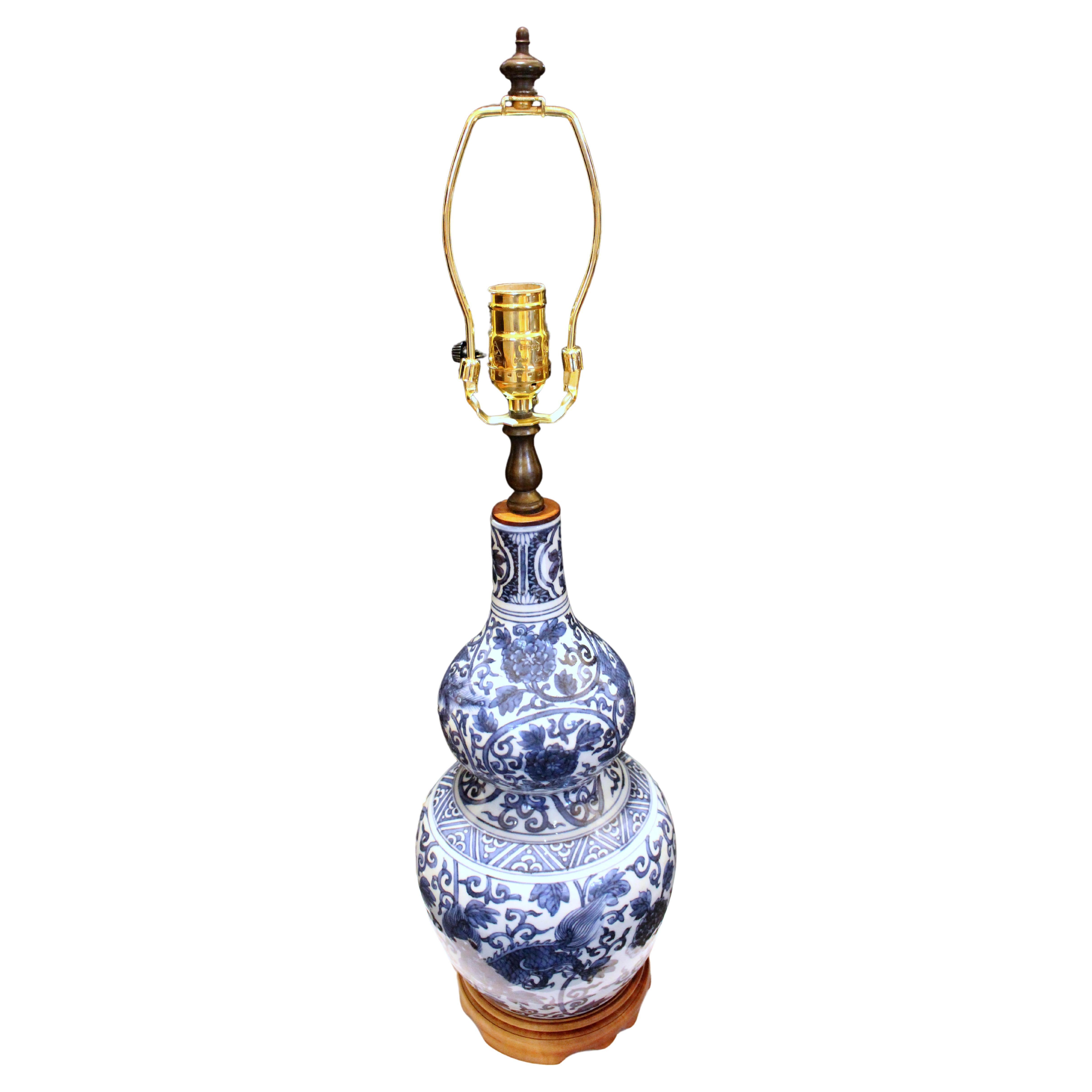 Chinesische blau-weiße Vasenlampe aus der Mitte des späten 19. Jahrhunderts
