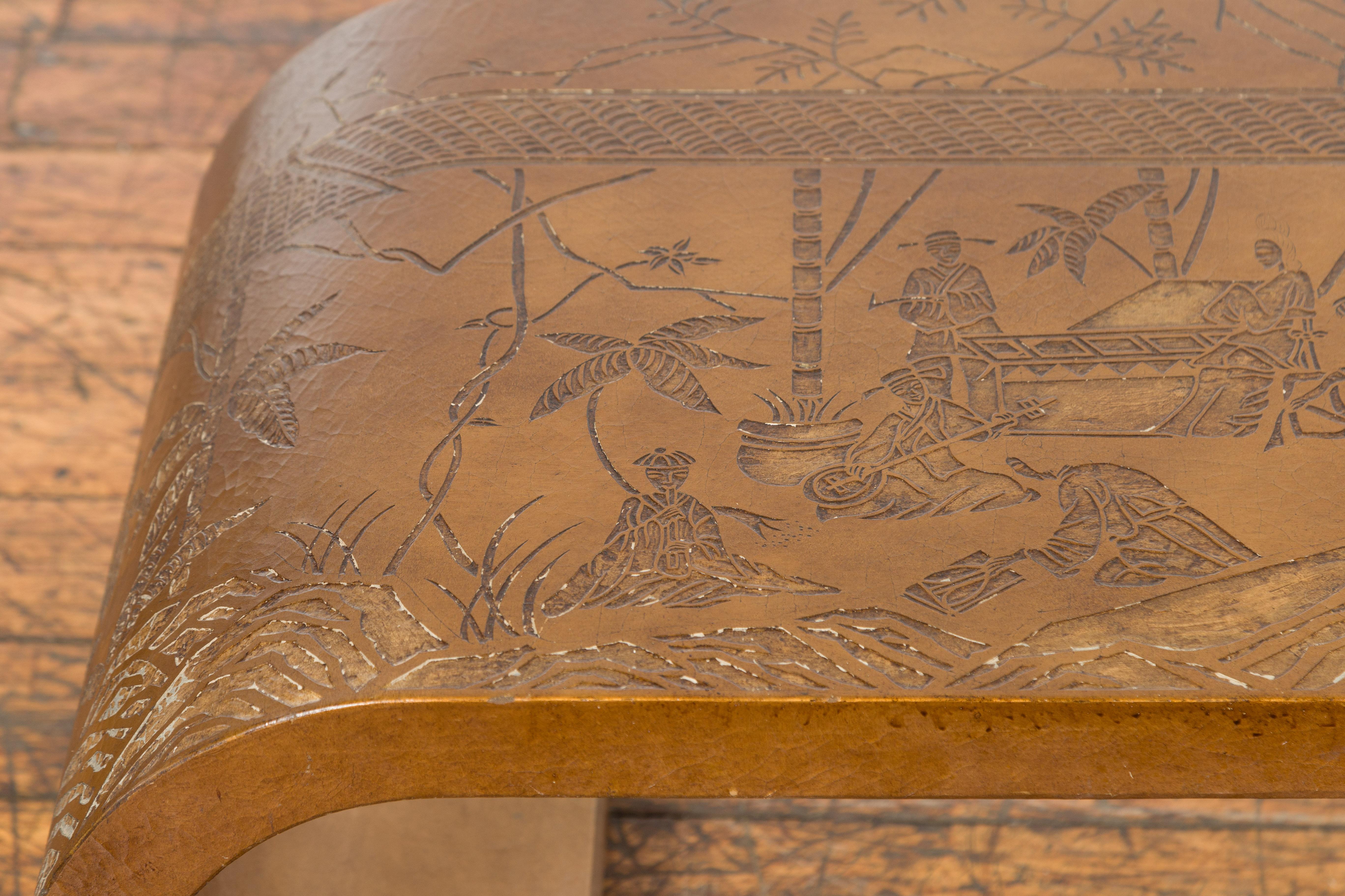Laqué Table chinoise à volutes en cascade du milieu du siècle avec scènes de cour réservées Décor en vente