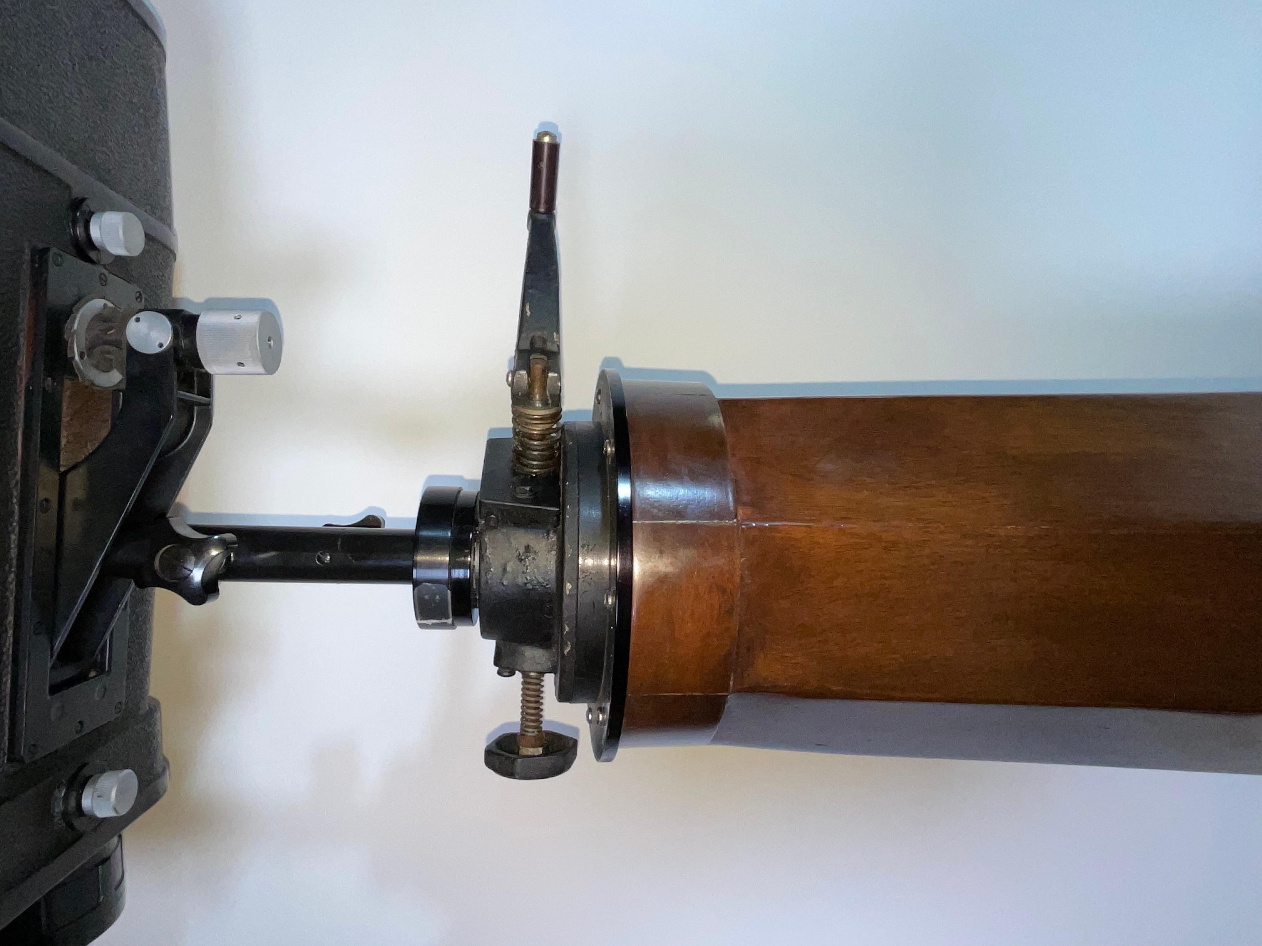 Chinesische Militärische Binoculars (Mitte des 20. Jahrhunderts) im Angebot