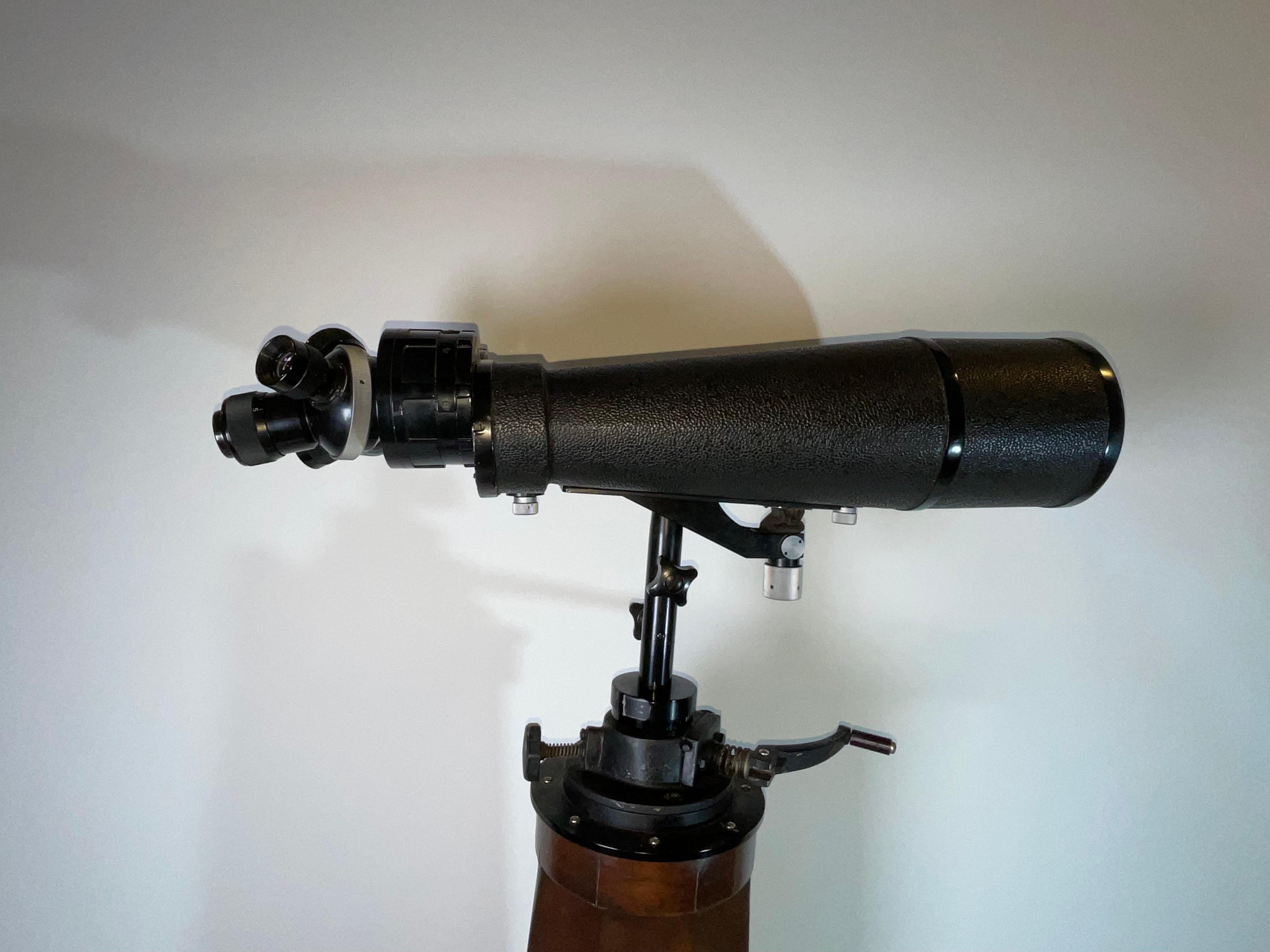 Chinesische Militärische Binoculars (Metall) im Angebot