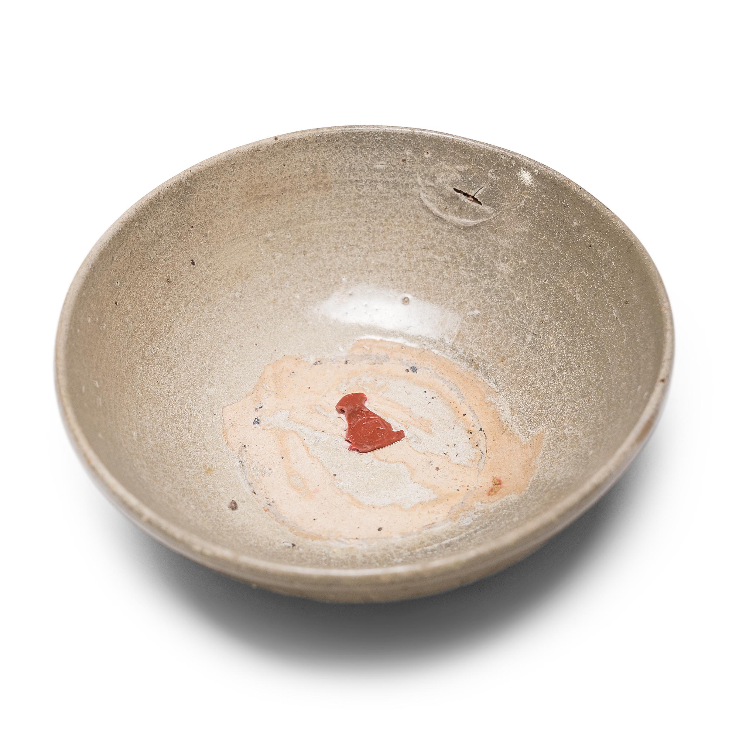 Vernissé Bol à lotus en céladon de l'époque Ming chinoise, c. 1550 en vente