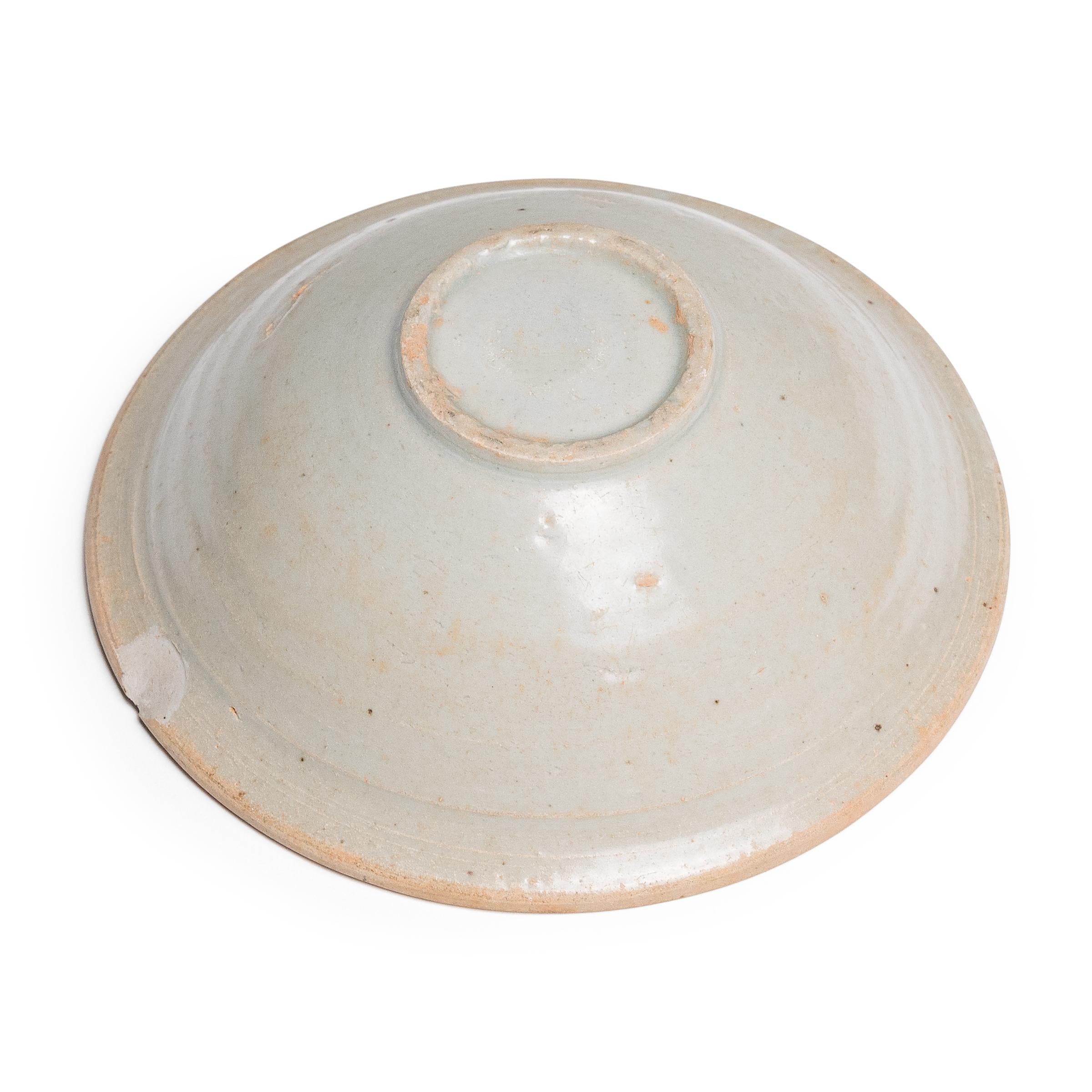 Bol à riz chinois en céladon Ming, c. 1400 Bon état - En vente à Chicago, IL