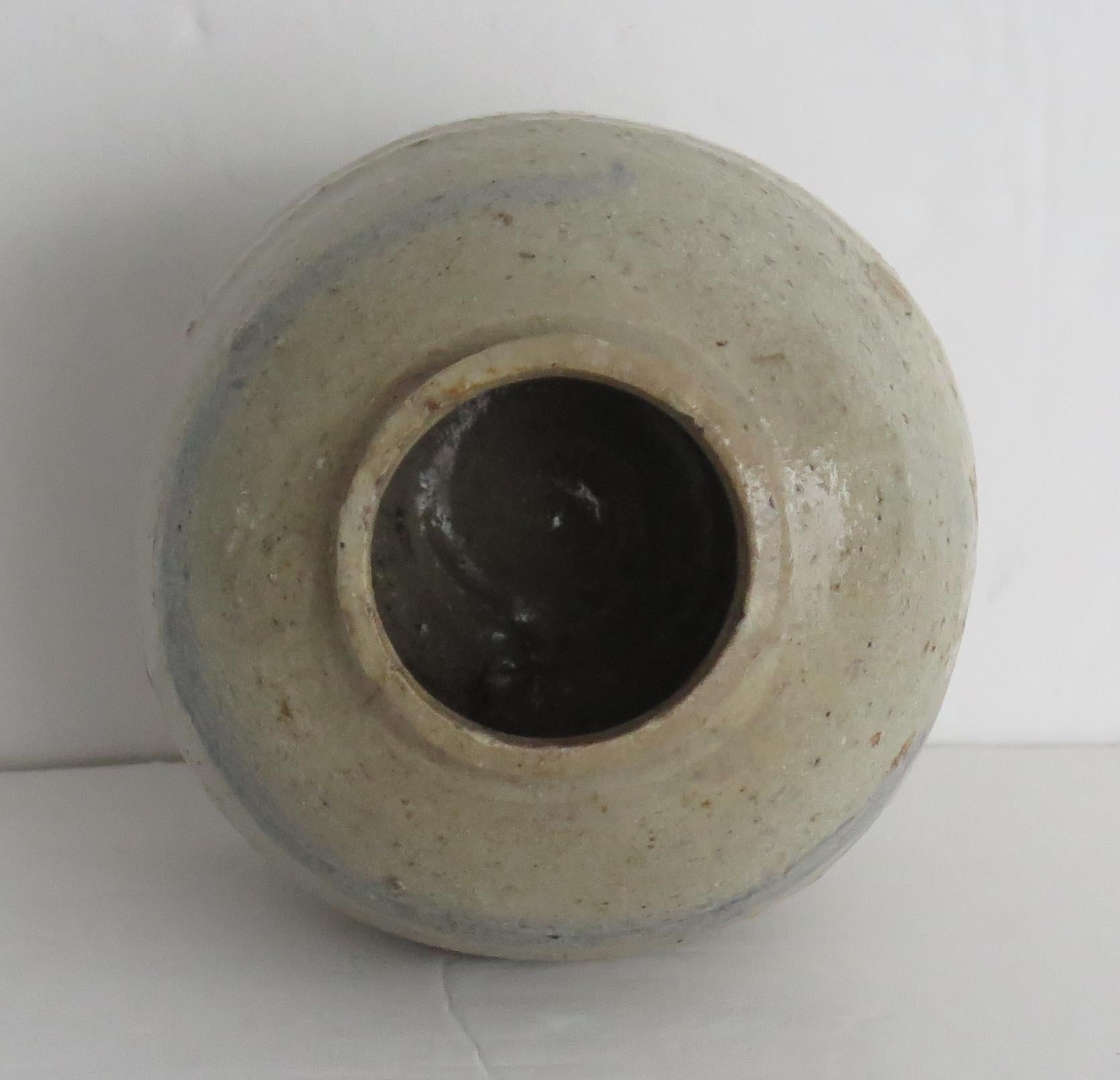 Chinesisches Ming-Keramikgefäß aus der chinesischen Provinz Celadon-Glasur, frühes 17. Jahrhundert im Angebot 2