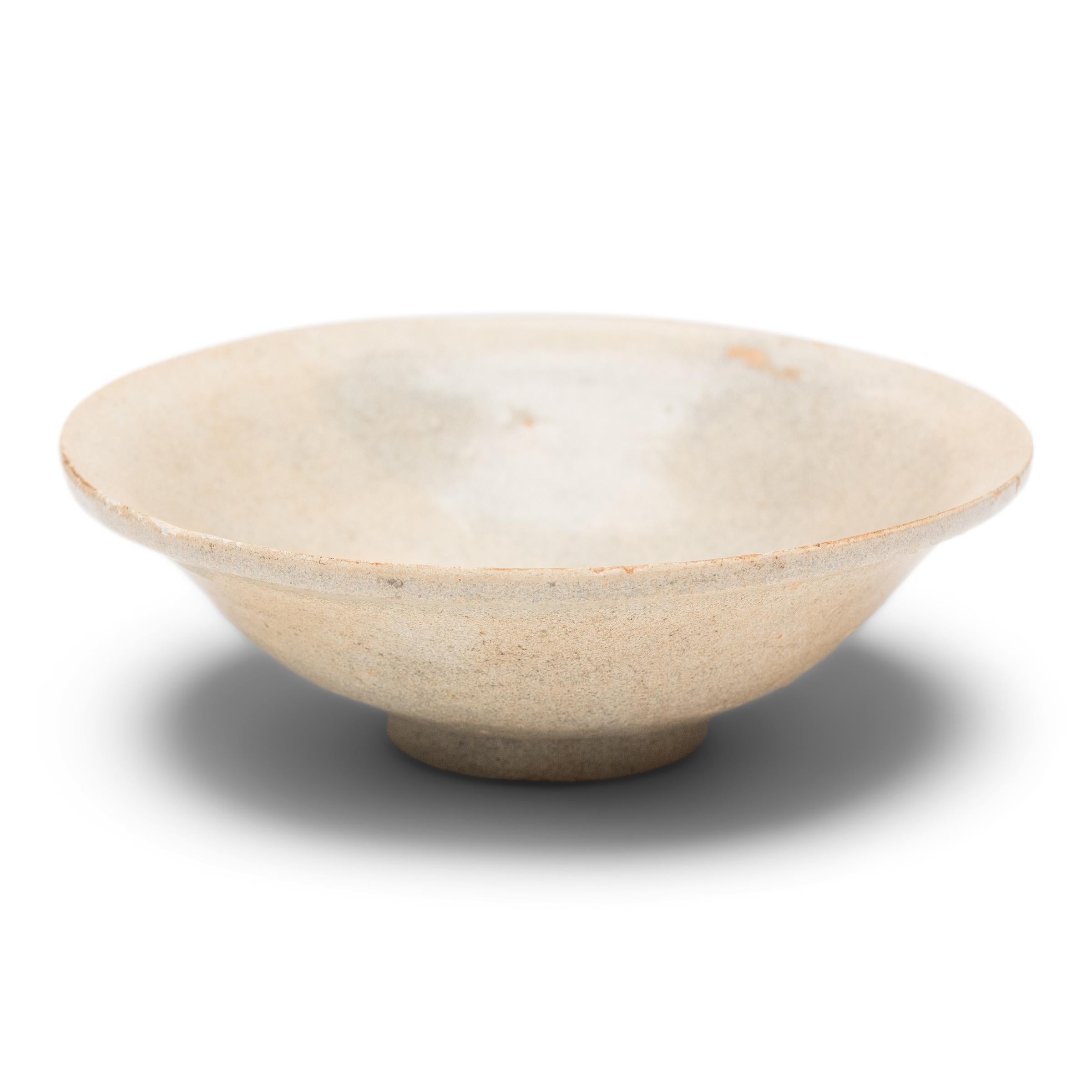 Vernissé Chinese Ming Clouded Celadon Bowl, c. 1400 en vente