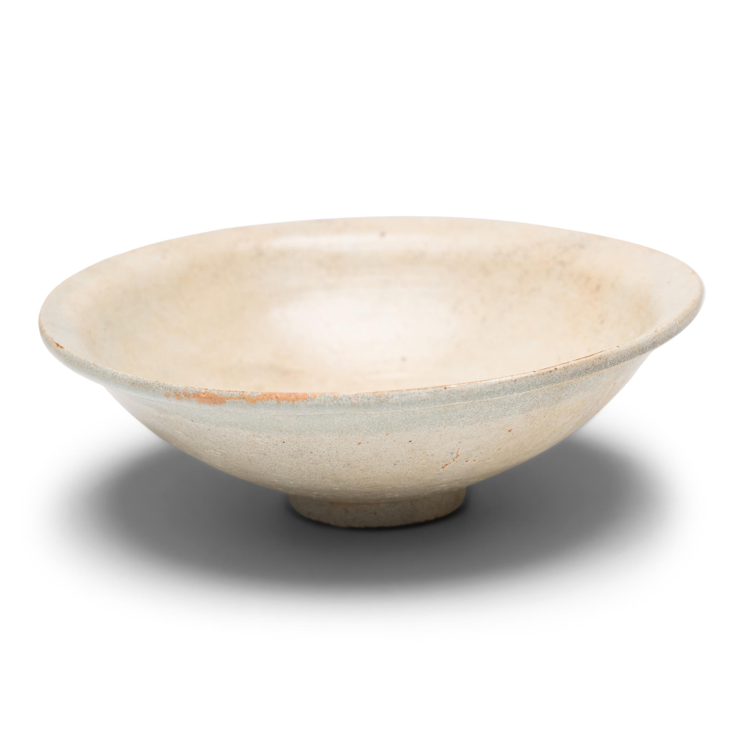 Chinese Ming Clouded Celadon Bowl, c. 1400 Bon état - En vente à Chicago, IL