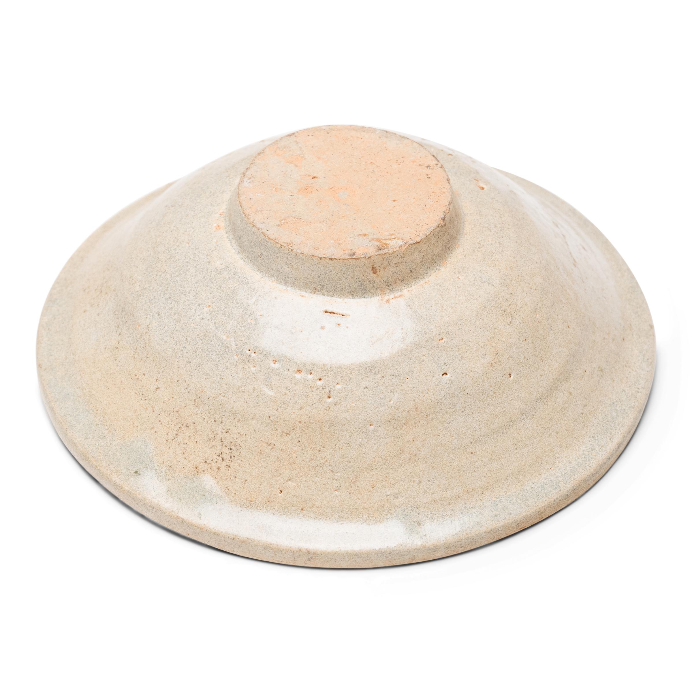 XVIIIe siècle et antérieur Chinese Ming Clouded Celadon Bowl, c. 1400 en vente