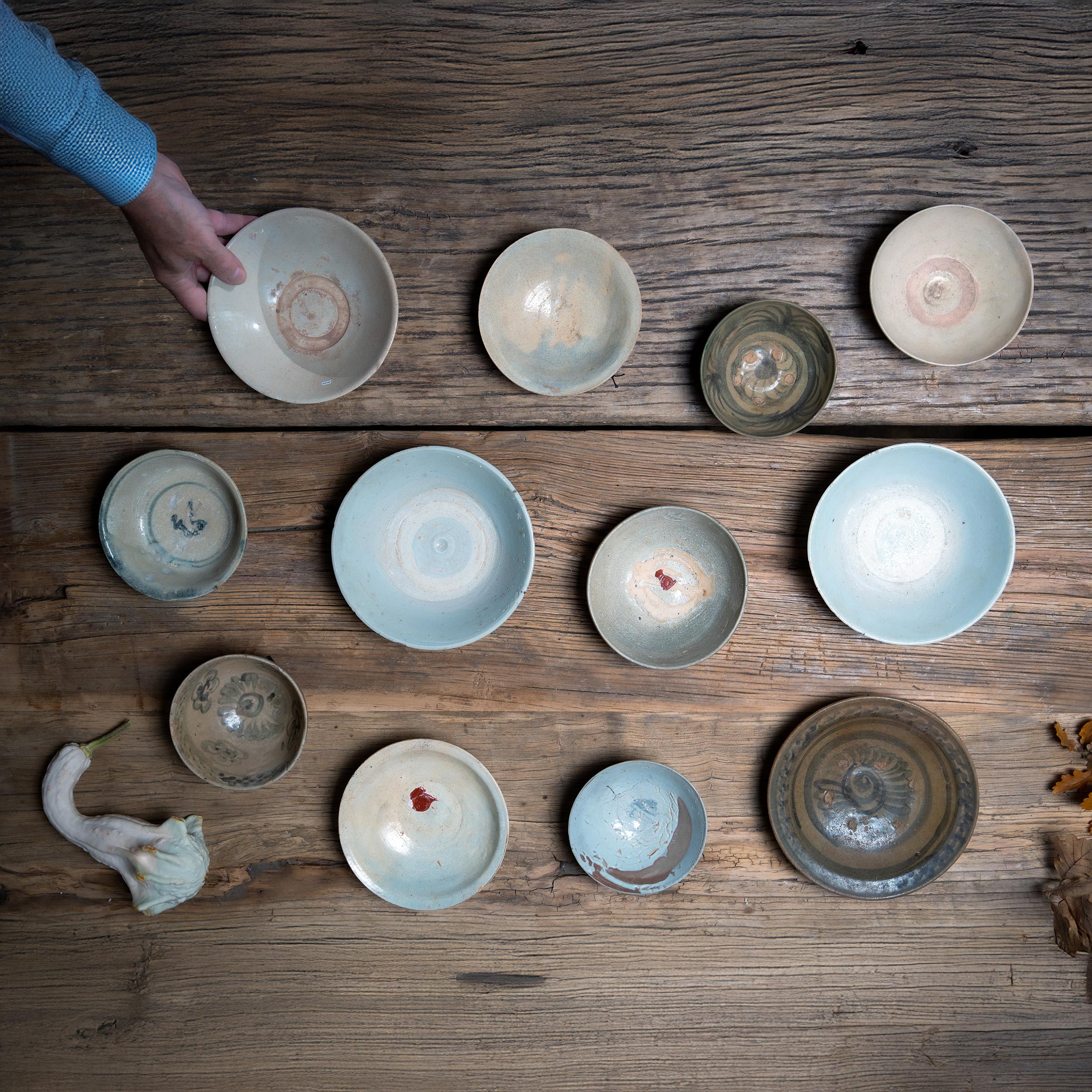 Poterie Chinese Ming Clouded Celadon Bowl, c. 1400 en vente