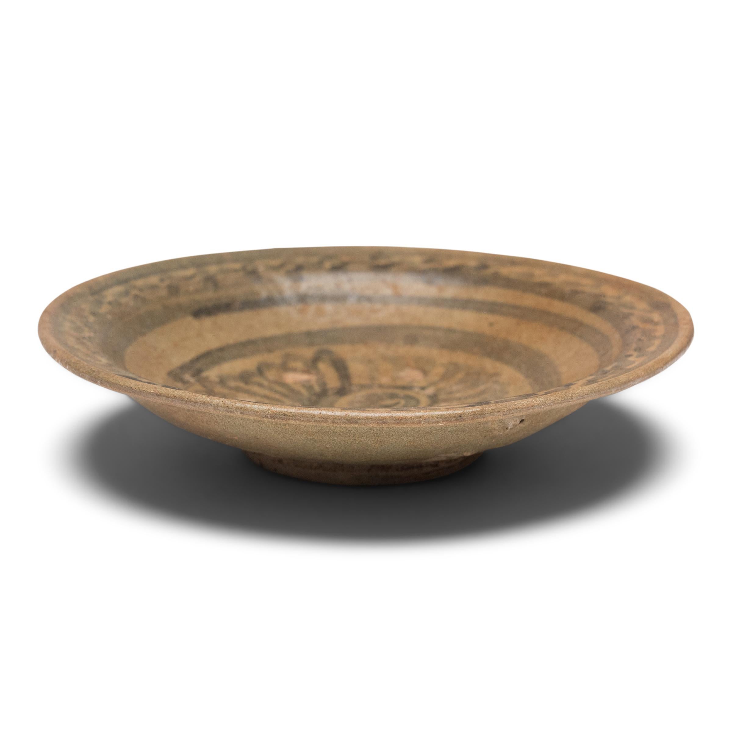 Chinese Ming Cobalt Brushed Chrysanthemum Dish, c. 1500 Bon état - En vente à Chicago, IL