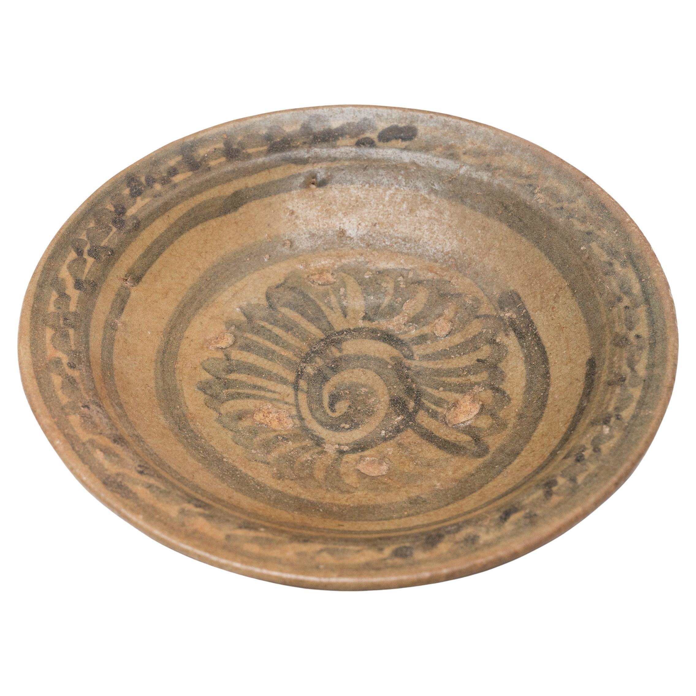 Chinese Ming Cobalt Brushed Chrysanthemum Dish, c. 1500 en vente