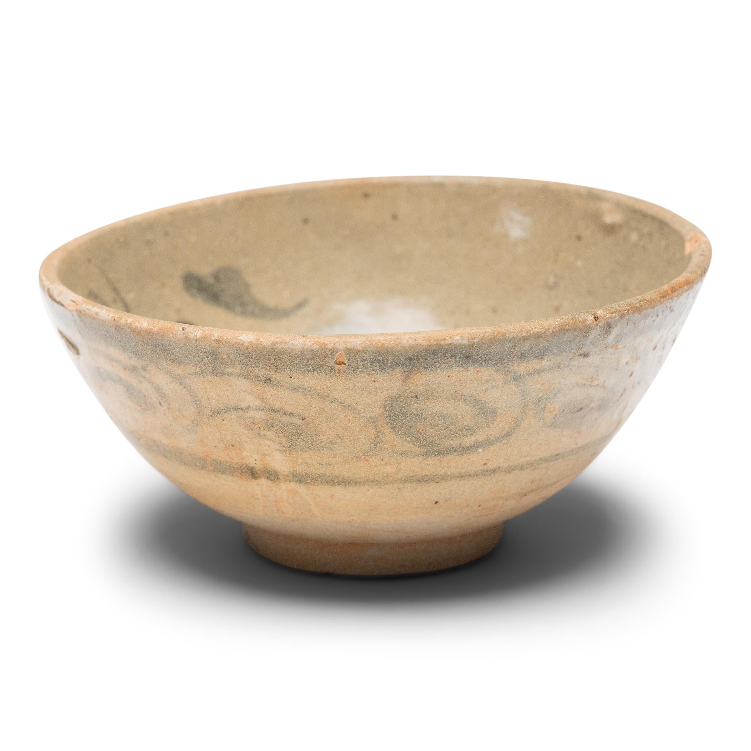 Vernissé Chinese Ming Cobalt Brushed Rice Bowl, c. 1550 en vente