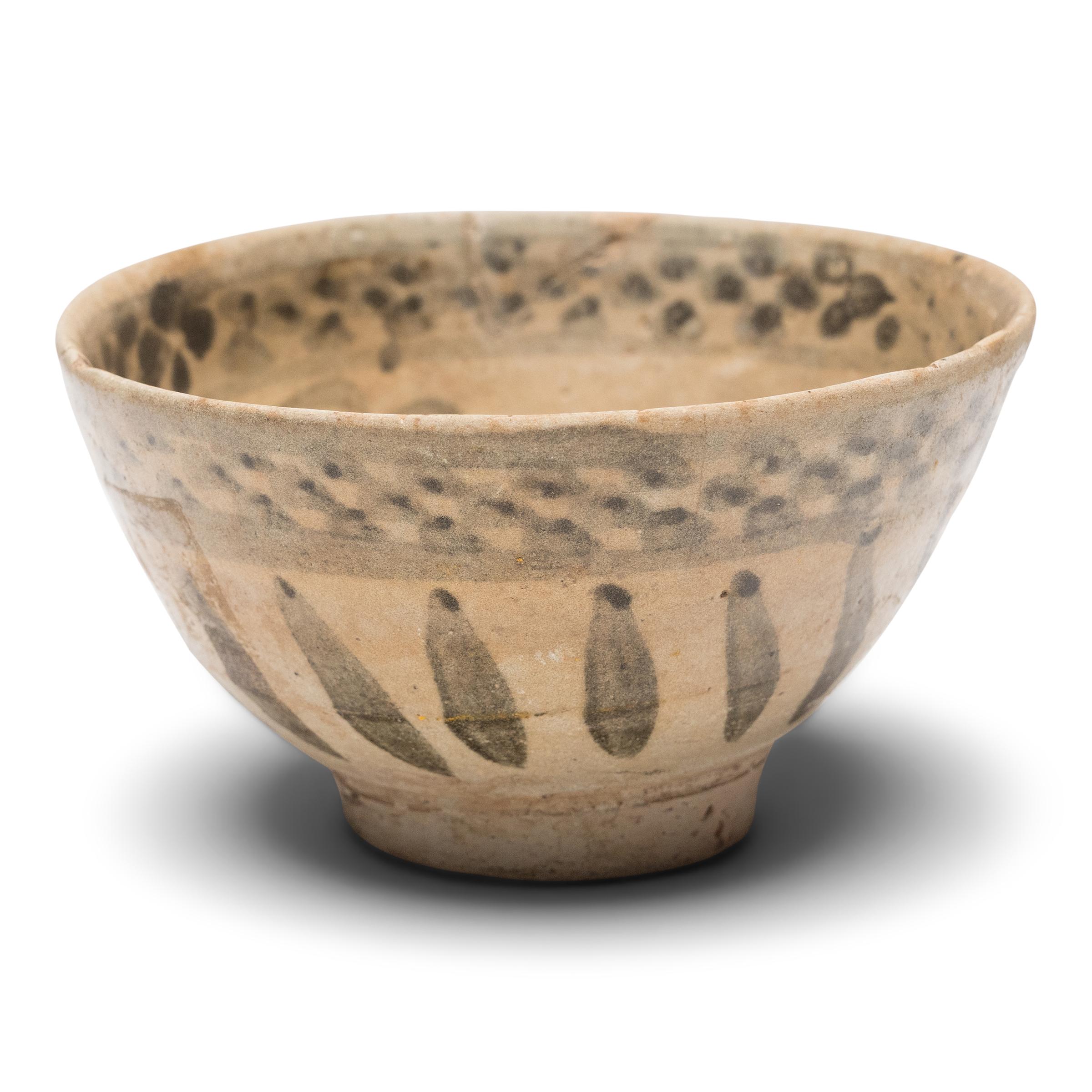 Vernissé Chinese Ming Cobalt Brushed Rice Bowl, c. 1550 en vente
