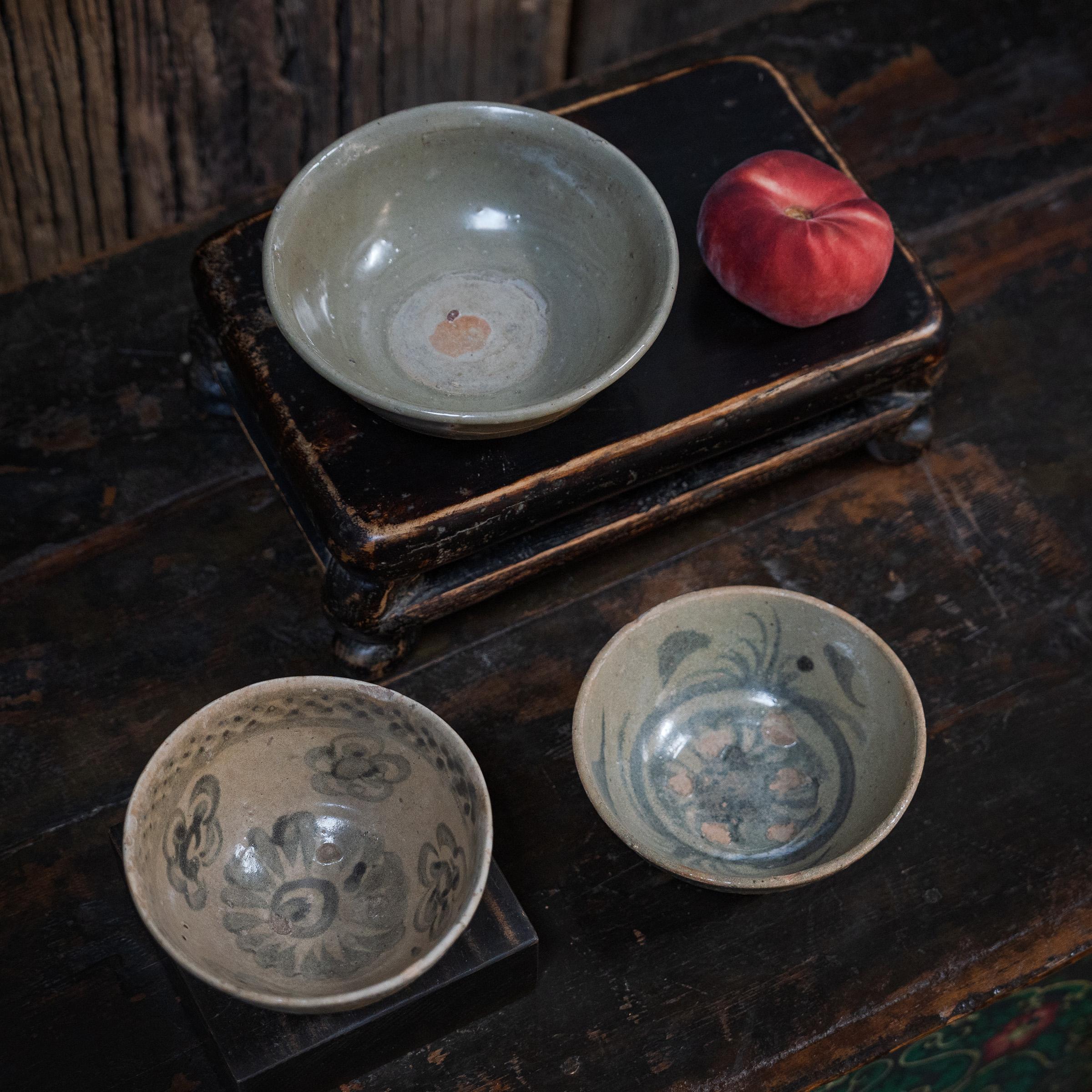 Poterie Chinese Ming Cobalt Brushed Rice Bowl, c. 1550 en vente