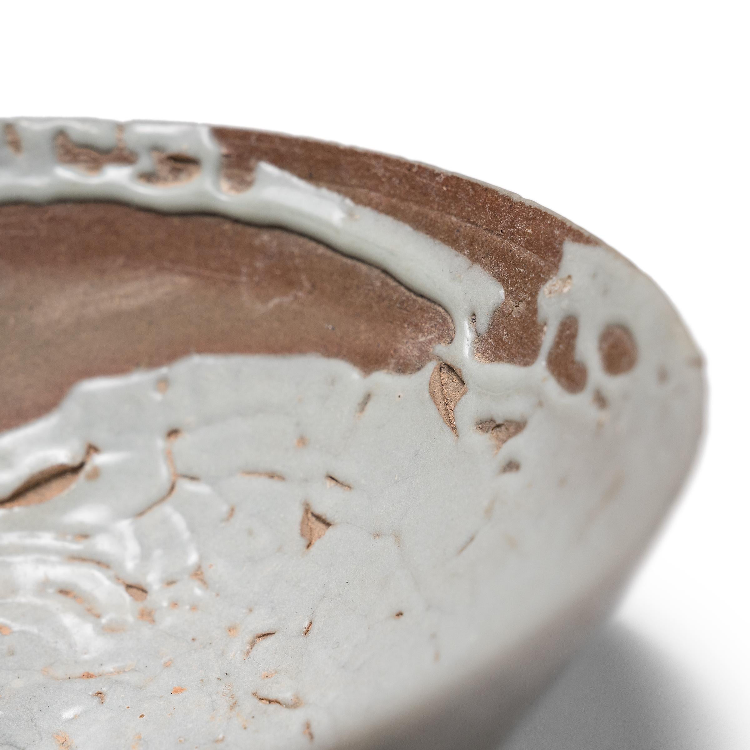 Chinois Chinese Ming Crawled Celadon Bowl, c. 1600 en vente