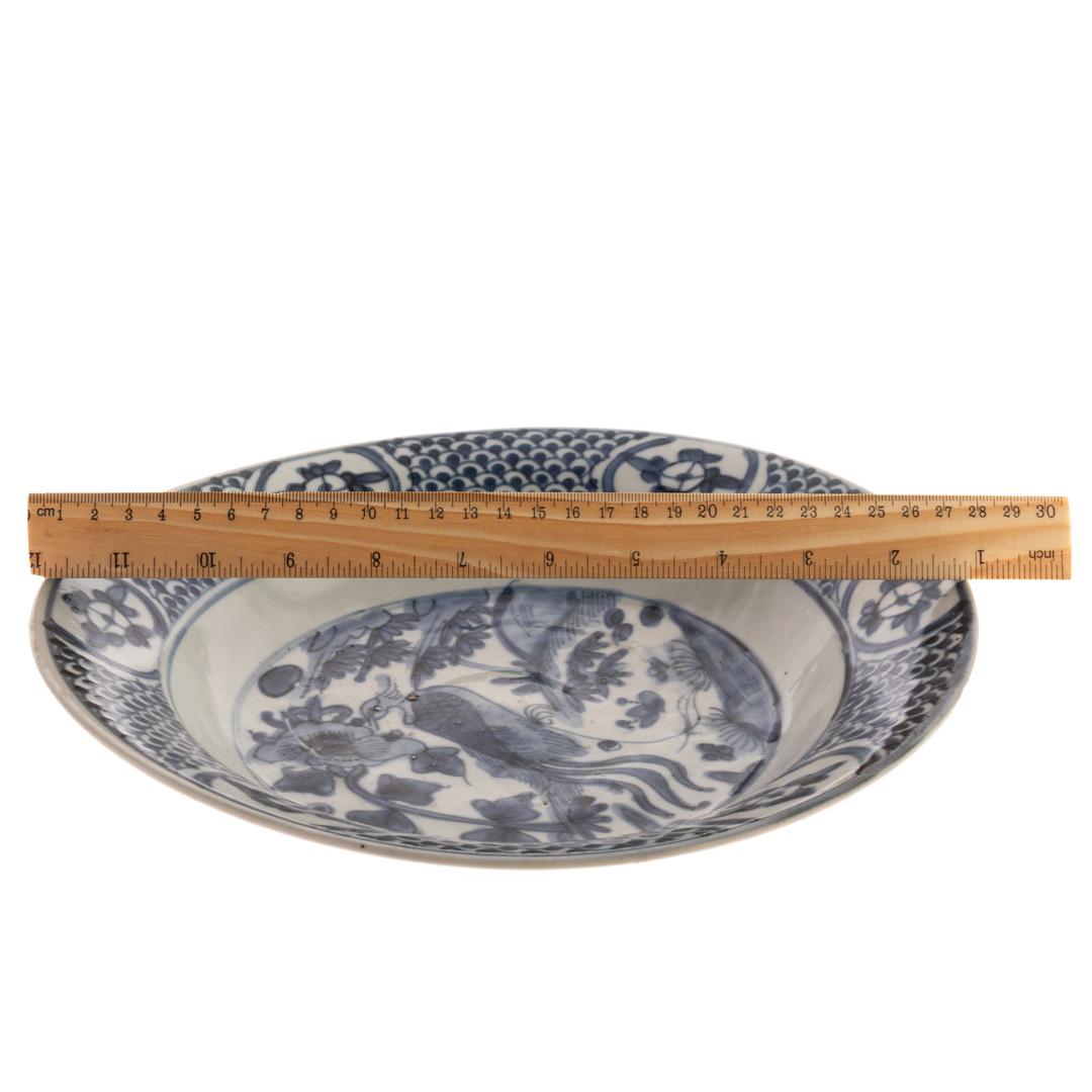 Chinese Ming Dynasty Blue & White Porcelain Peacock (Swatow) Plate ca. 1600 In Good Condition For Sale In Nottingham, GB