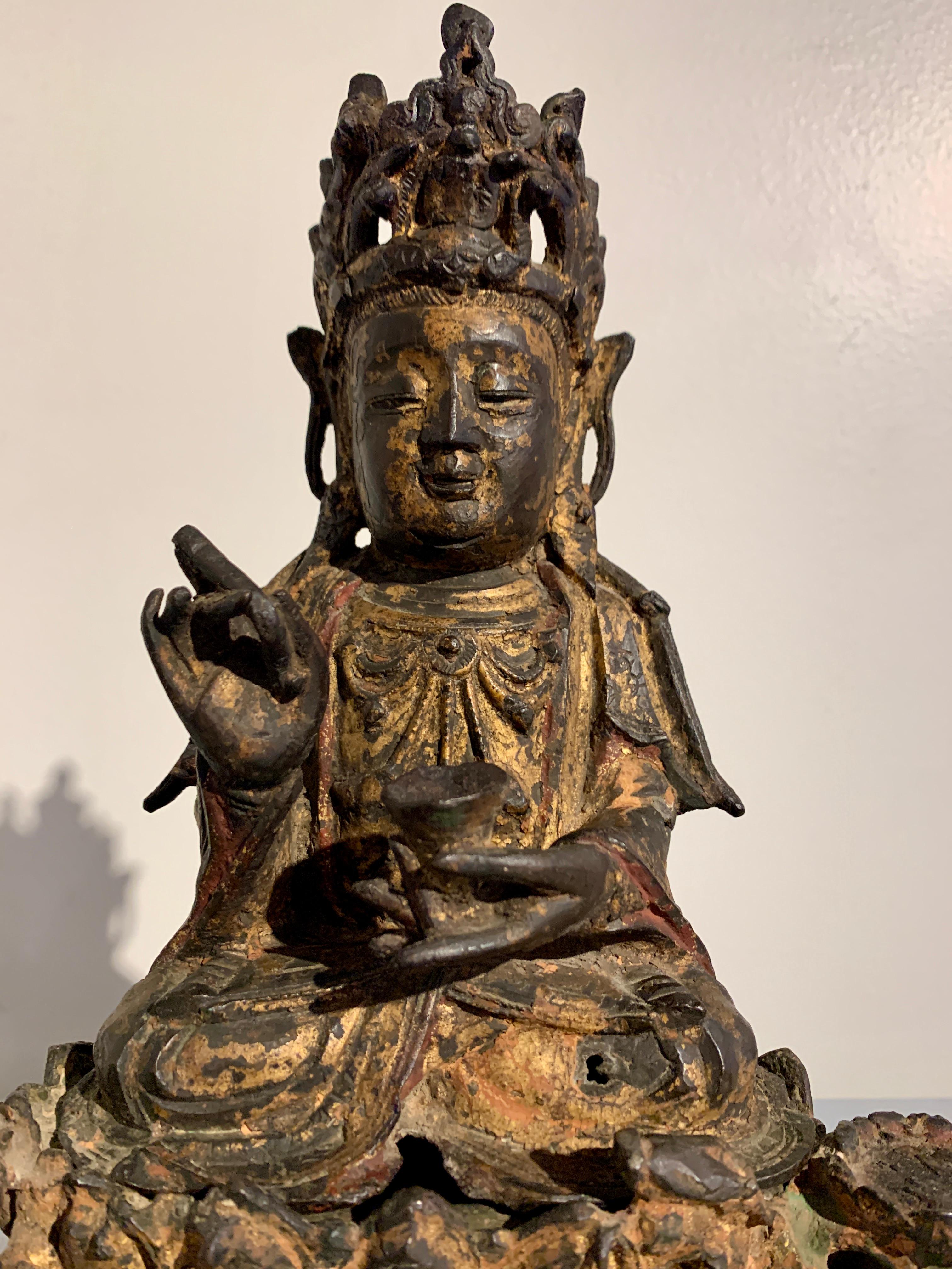 Nanhai Guanyin chino de bronce de la dinastía Ming, Siglo XVI / XVII, China Bronce en venta