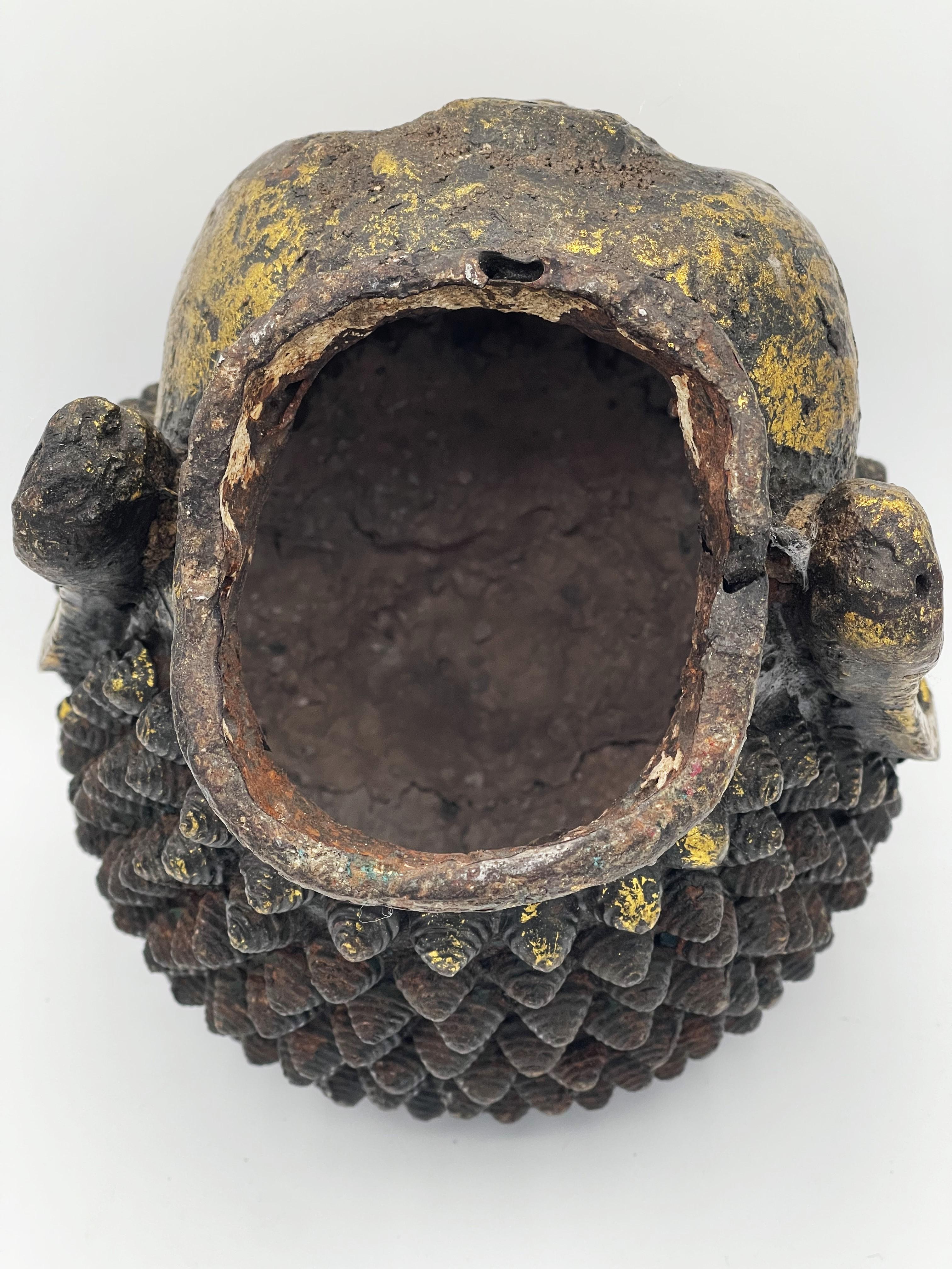 Doré Tête de Bouddha en fer doré de la dynastie chinoise Ming, ca. XVIIe siècle en vente