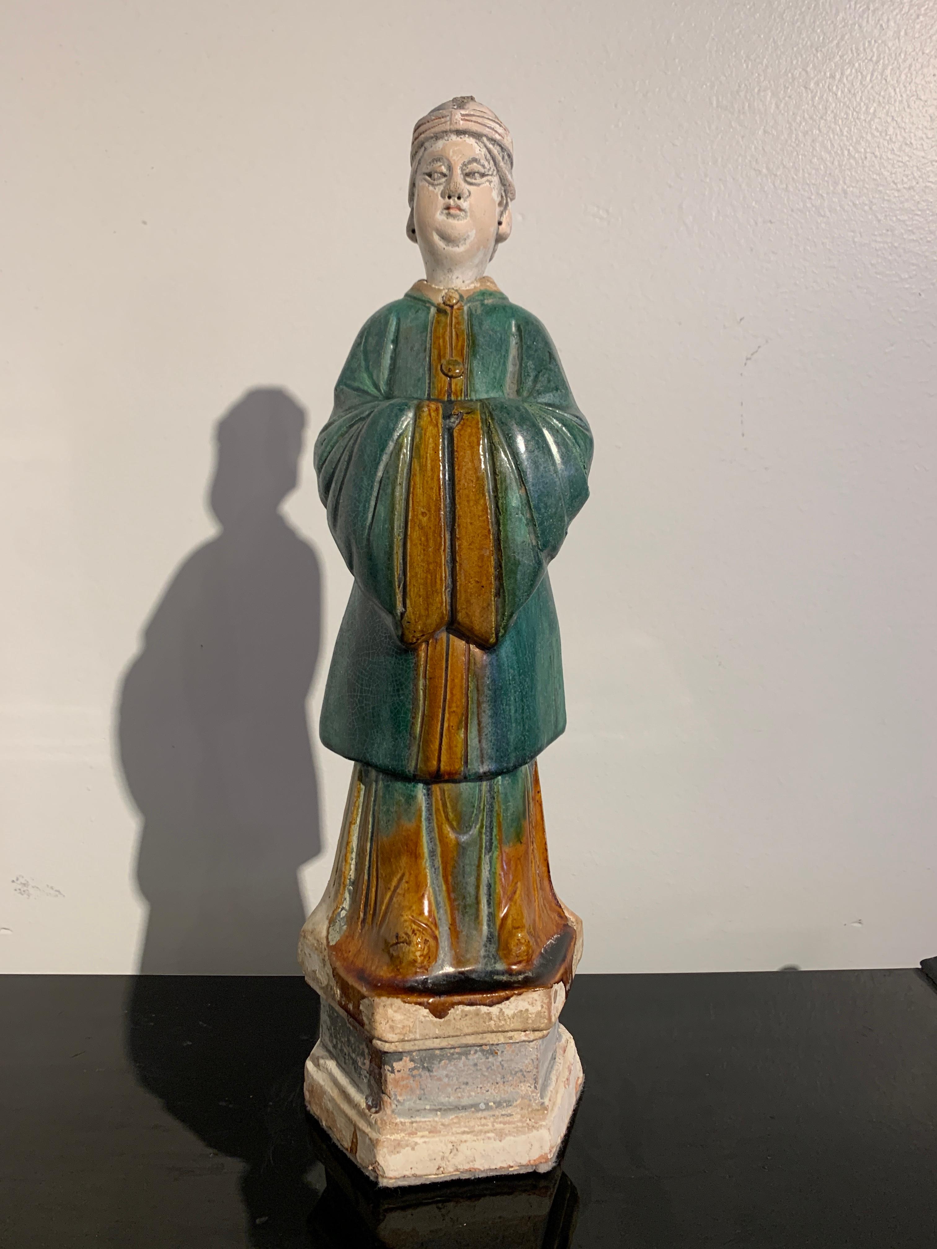 Chinese Ming Dynasty Glazed Tall Attendant Figure, 16th-17th Century, China In Good Condition For Sale In Austin, TX