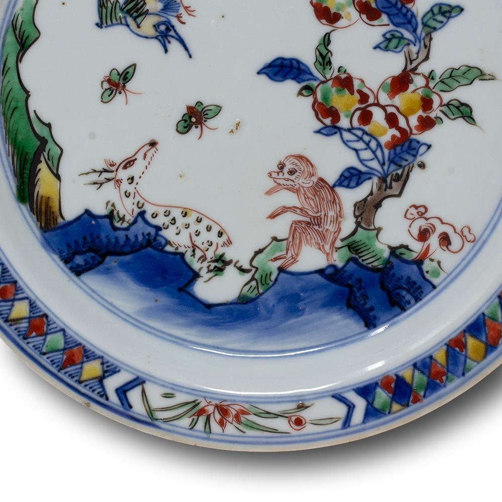 Chinese Ming Dynasty Ko-Sometsuke Wucai Porcelain Plate In Good Condition For Sale In Newark, England
