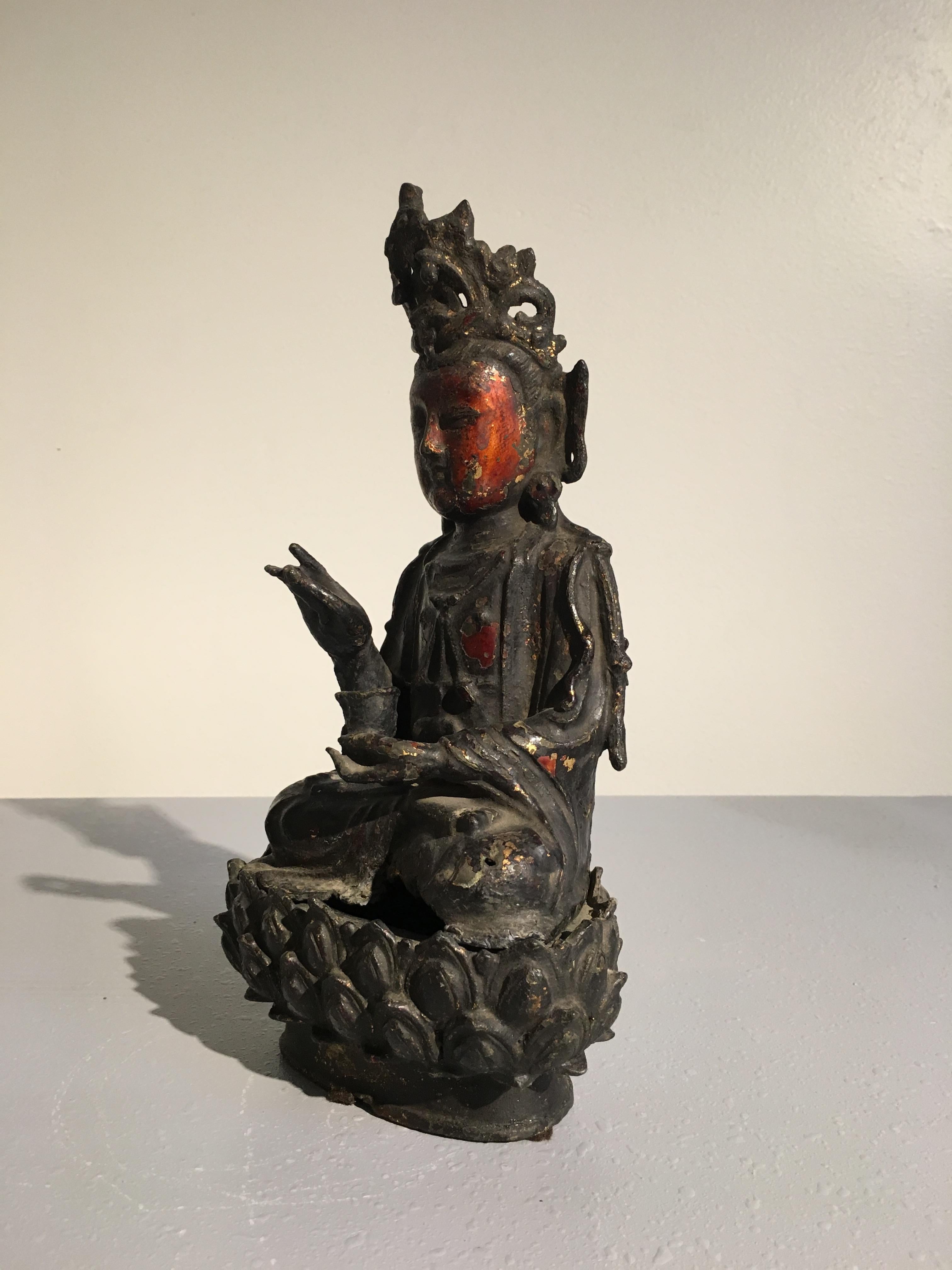 Chinese Ming Dynasty Lacquered and Gilt Bronze Bodhisattva, 17th Century In Distressed Condition For Sale In Austin, TX