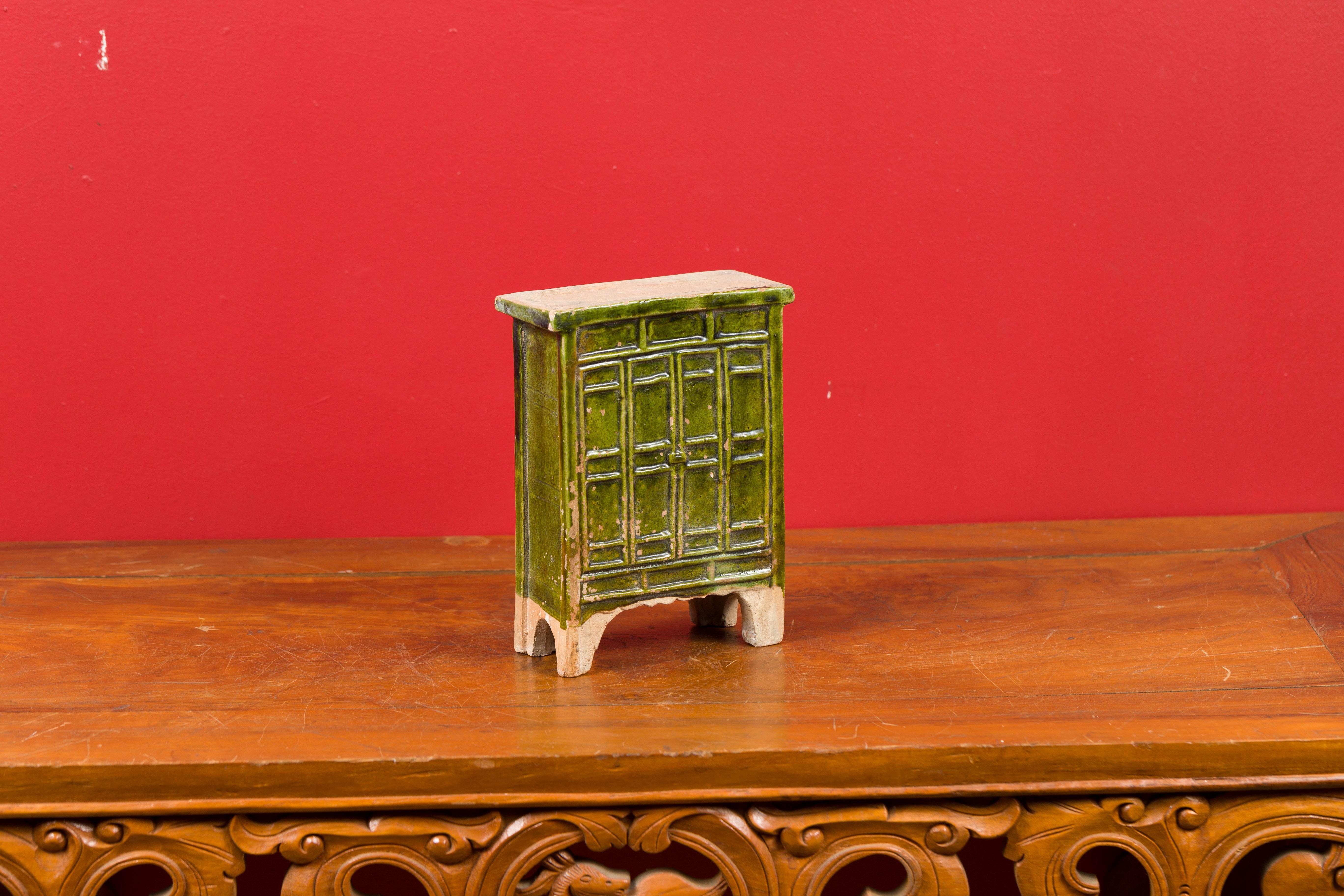 Chinese Ming Dynasty Period Green Glazed Miniature Armoire with Bracket Feet For Sale 3