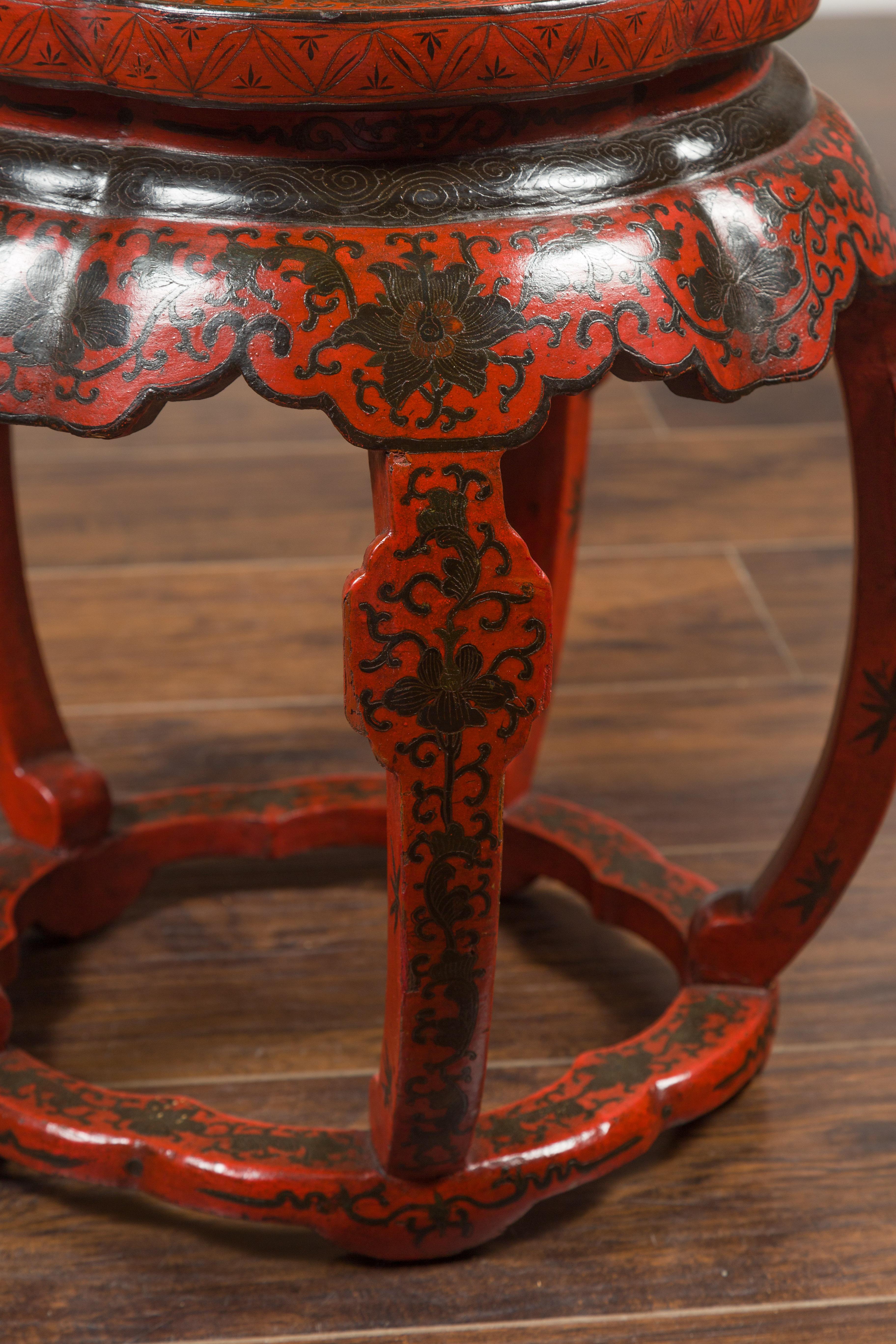 Chinese Ming Dynasty Style 1920s Red and Black Lacquered Drum Stool or Table For Sale 4
