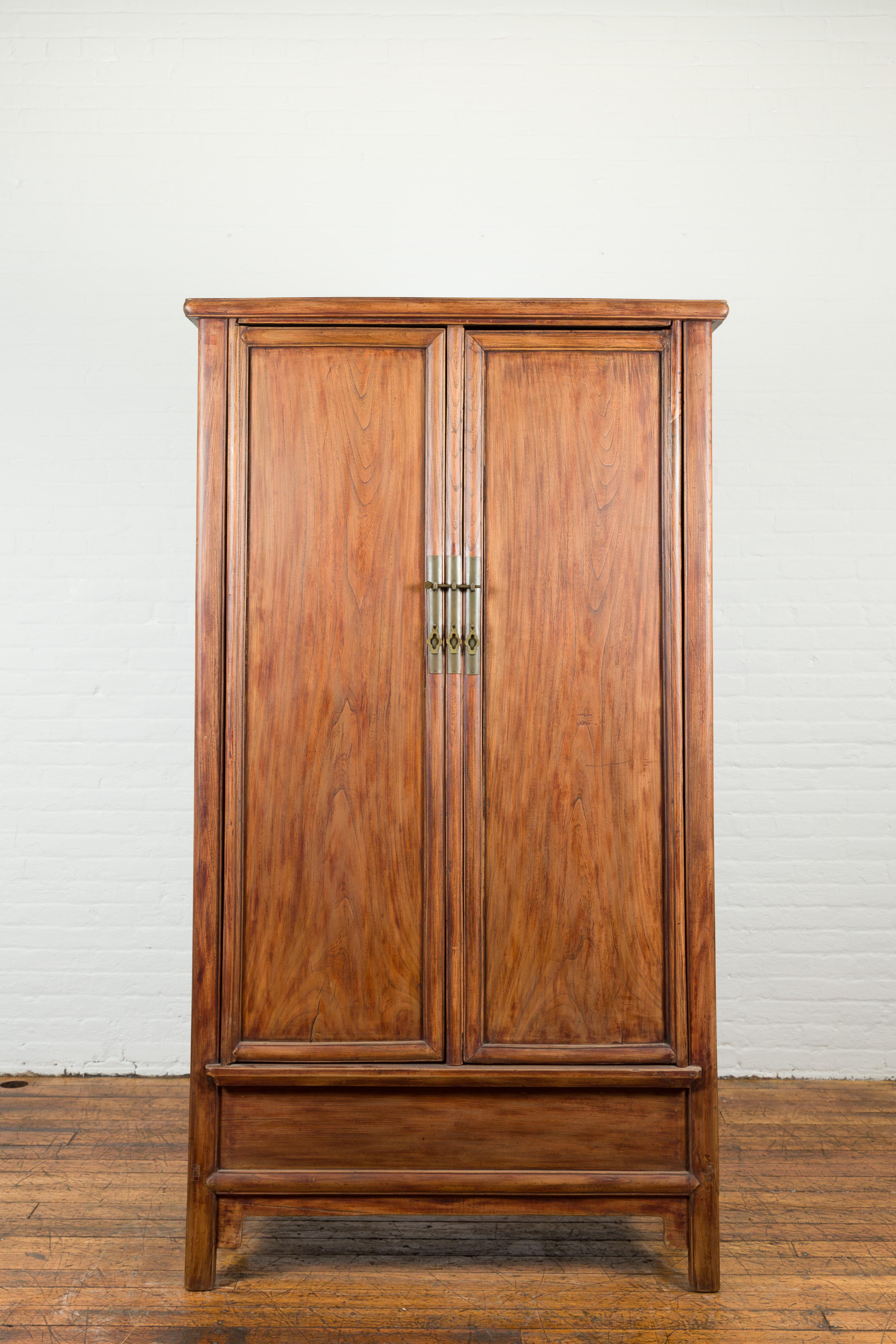 Chinese Ming Dynasty Style 19th Century Noodle Cabinet with Tapering Silhouette In Good Condition In Yonkers, NY
