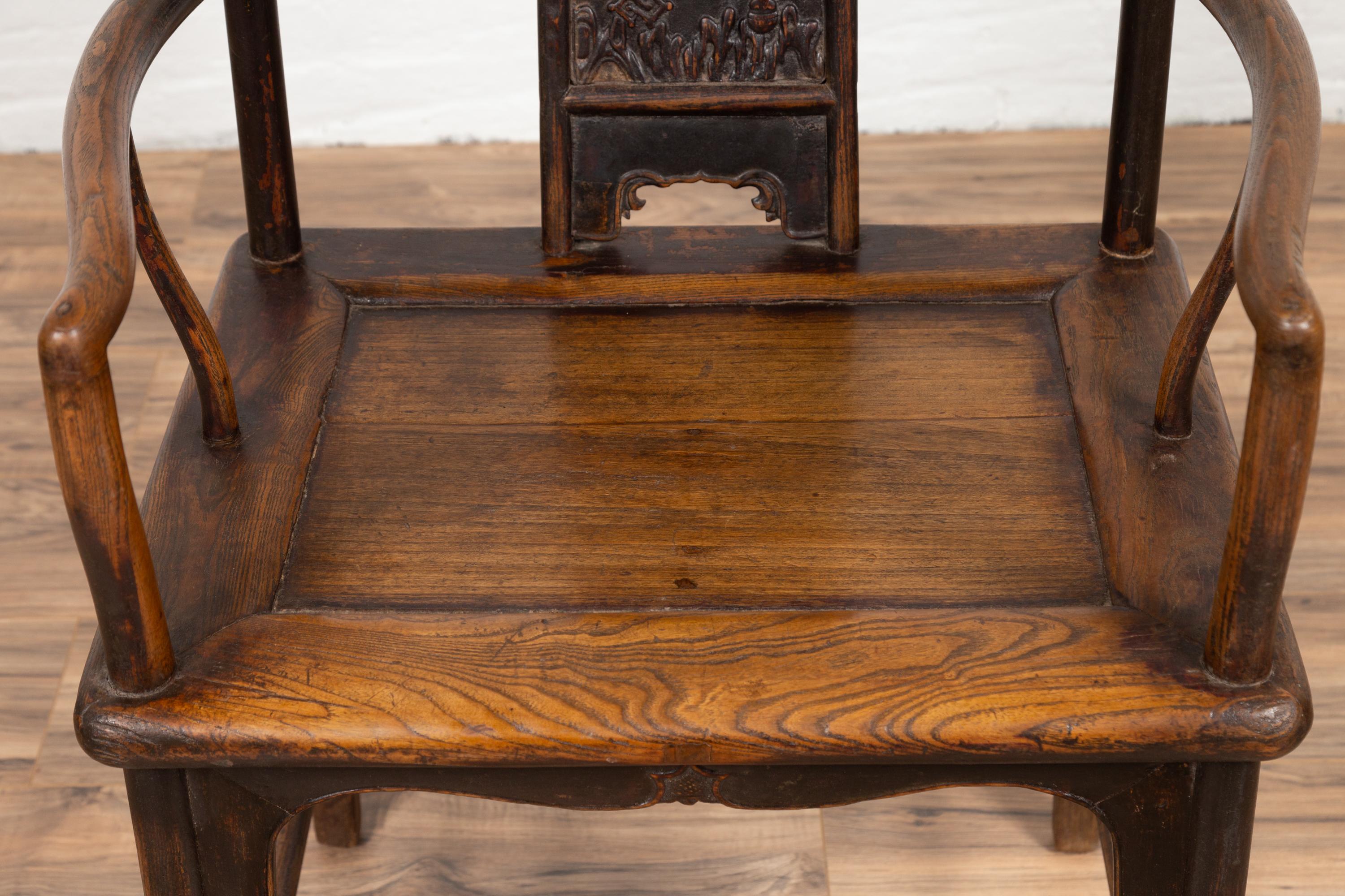 Sedia da sposa in legno di olmo in stile dinastia Ming con schienale curvo e spalliera intagliata in vendita 4