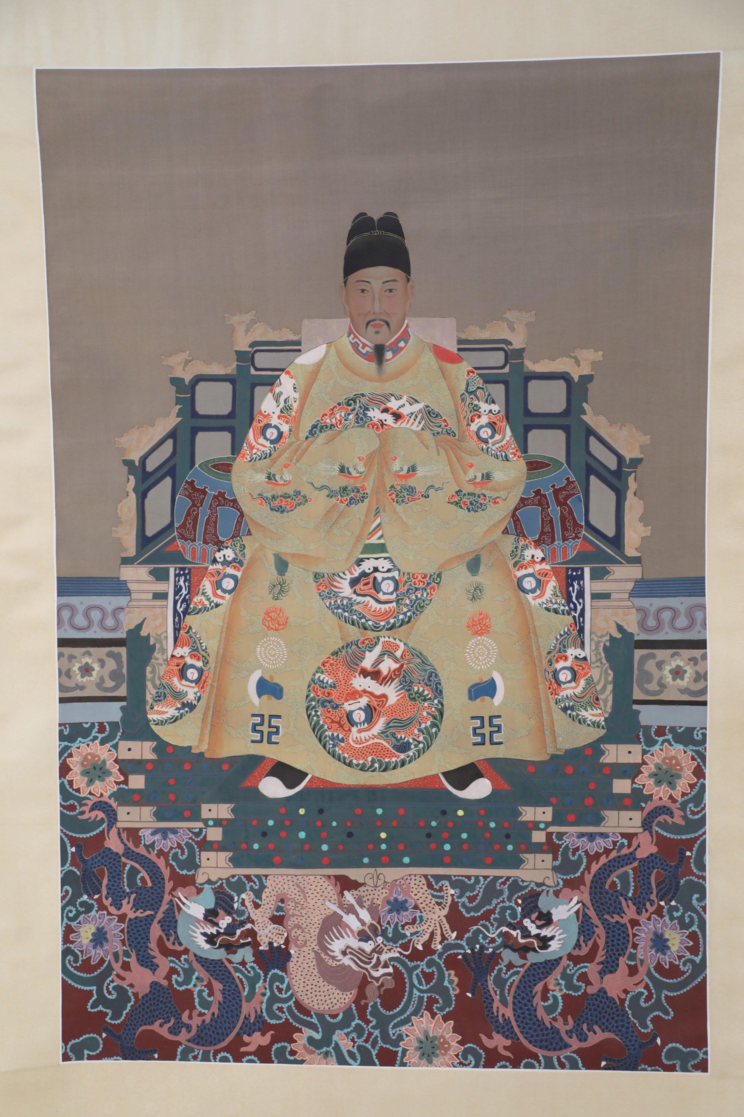 Chinese Ming Dynasty Style Paper and Silk King Portrait Hanging Scrolls For Sale 4