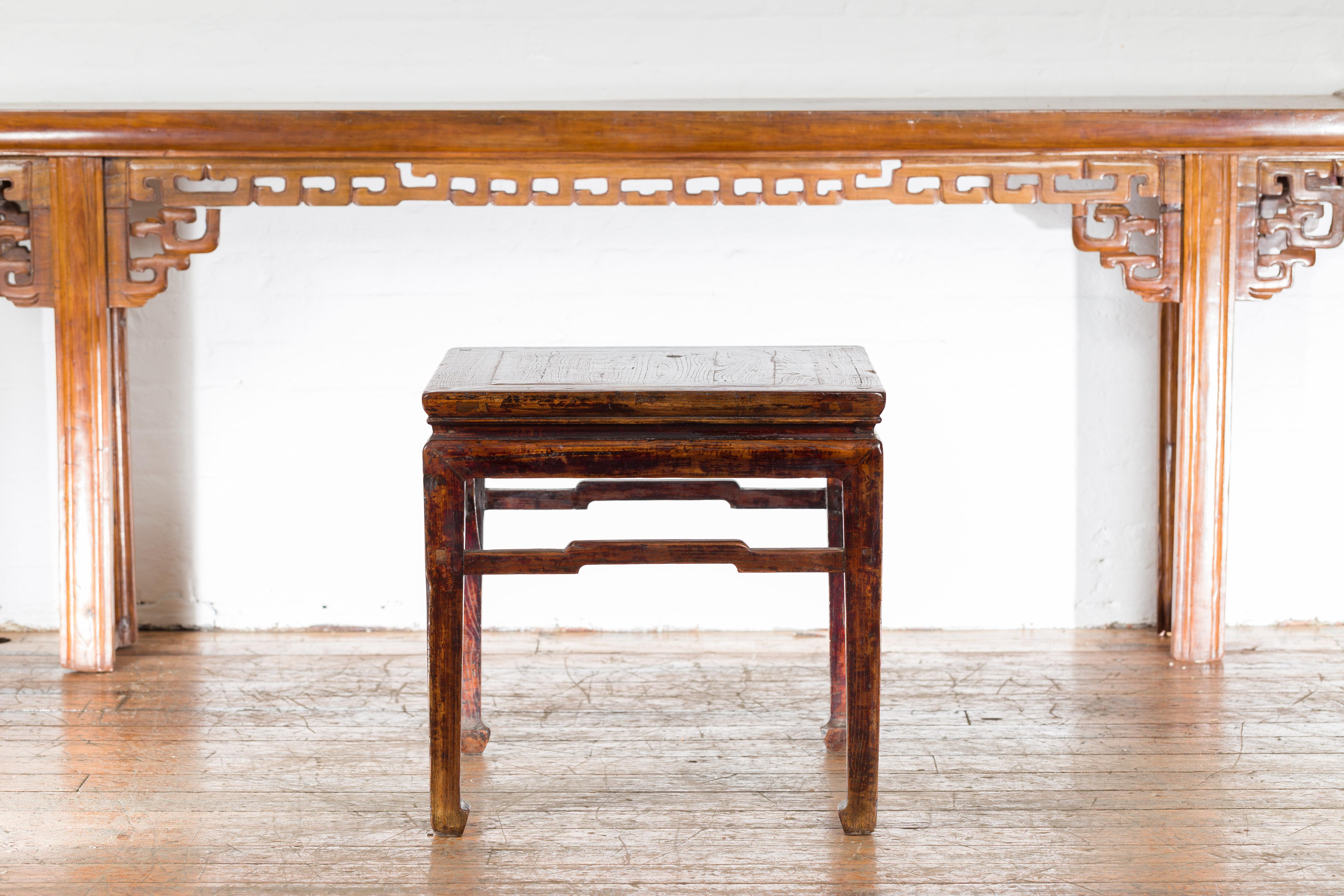 Chinese Ming Dynasty Style Vintage Lamp Table with Humpback Stretchers In Good Condition For Sale In Yonkers, NY