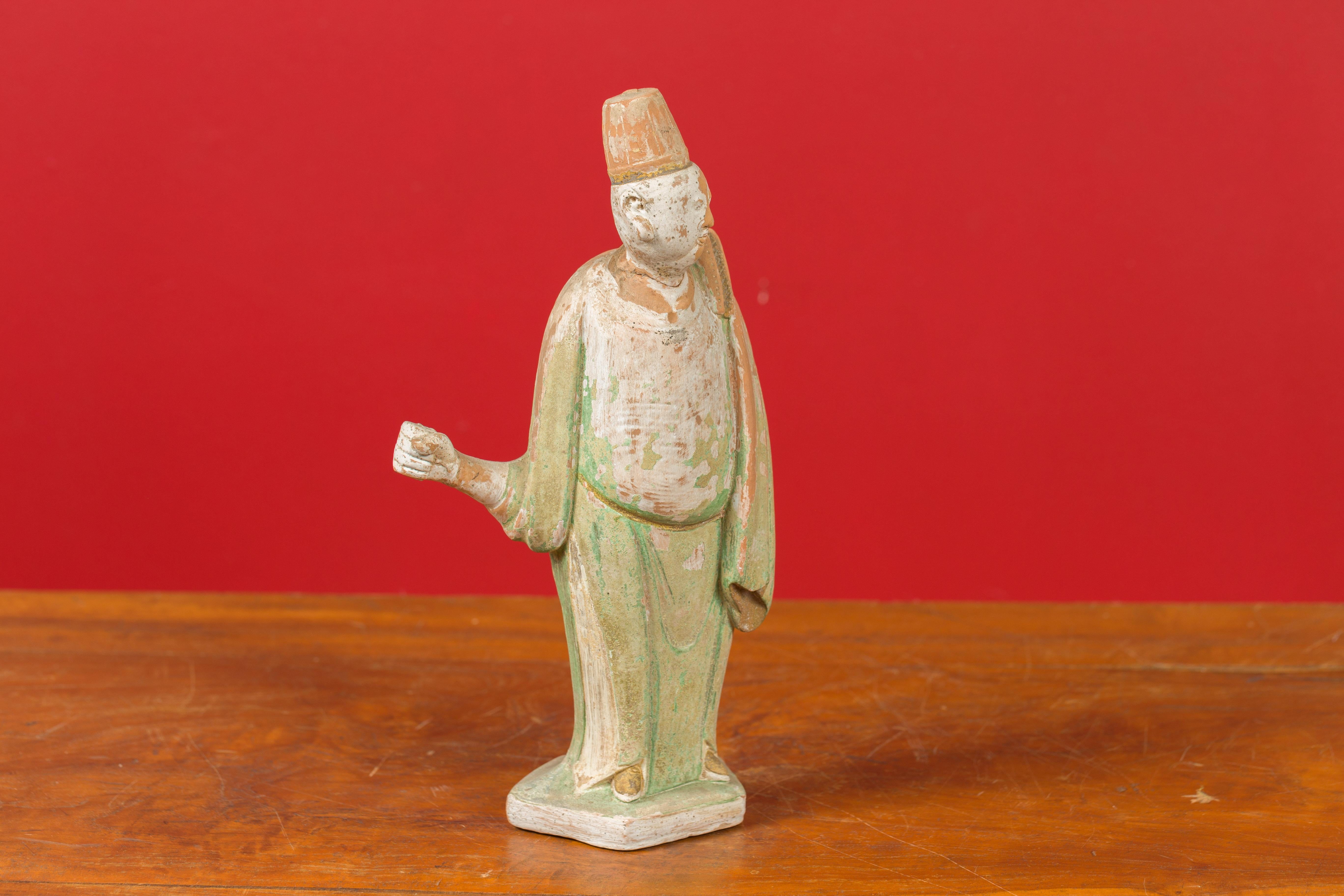 Estatuilla china de cortesano de terracota de la dinastía Ming con policromía original en Bueno estado para la venta en Yonkers, NY