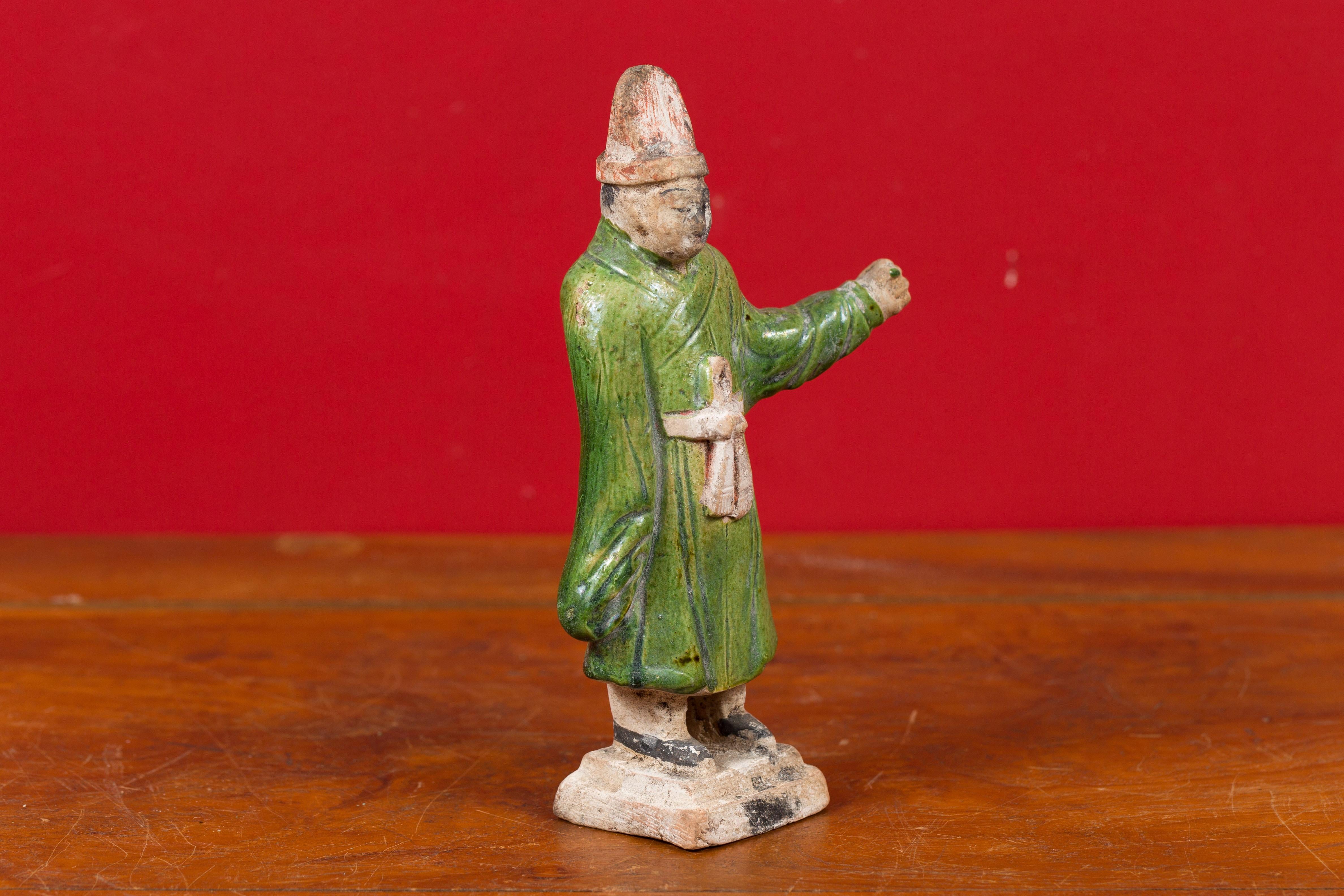 Estatuilla de funcionario de la corte china de terracota de la dinastía Ming, policromía original siglo XVIII y antes en venta