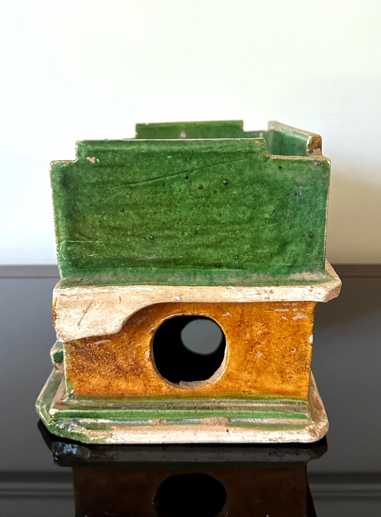 Chinese Ming Dynasty Tomb Funeral Pottery Bed Model In Good Condition For Sale In Atlanta, GA